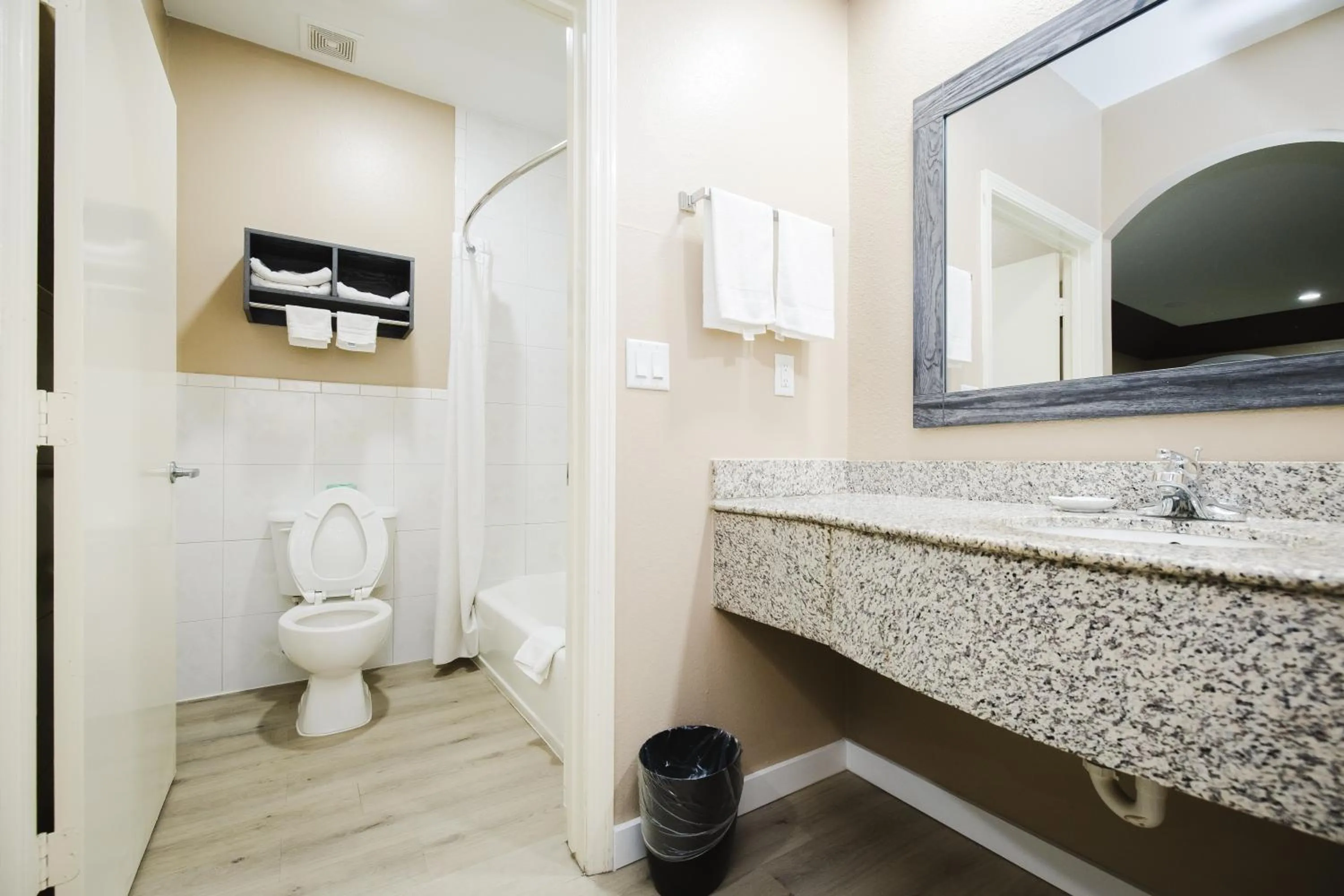 Shower in Sapphire Inn & Suites