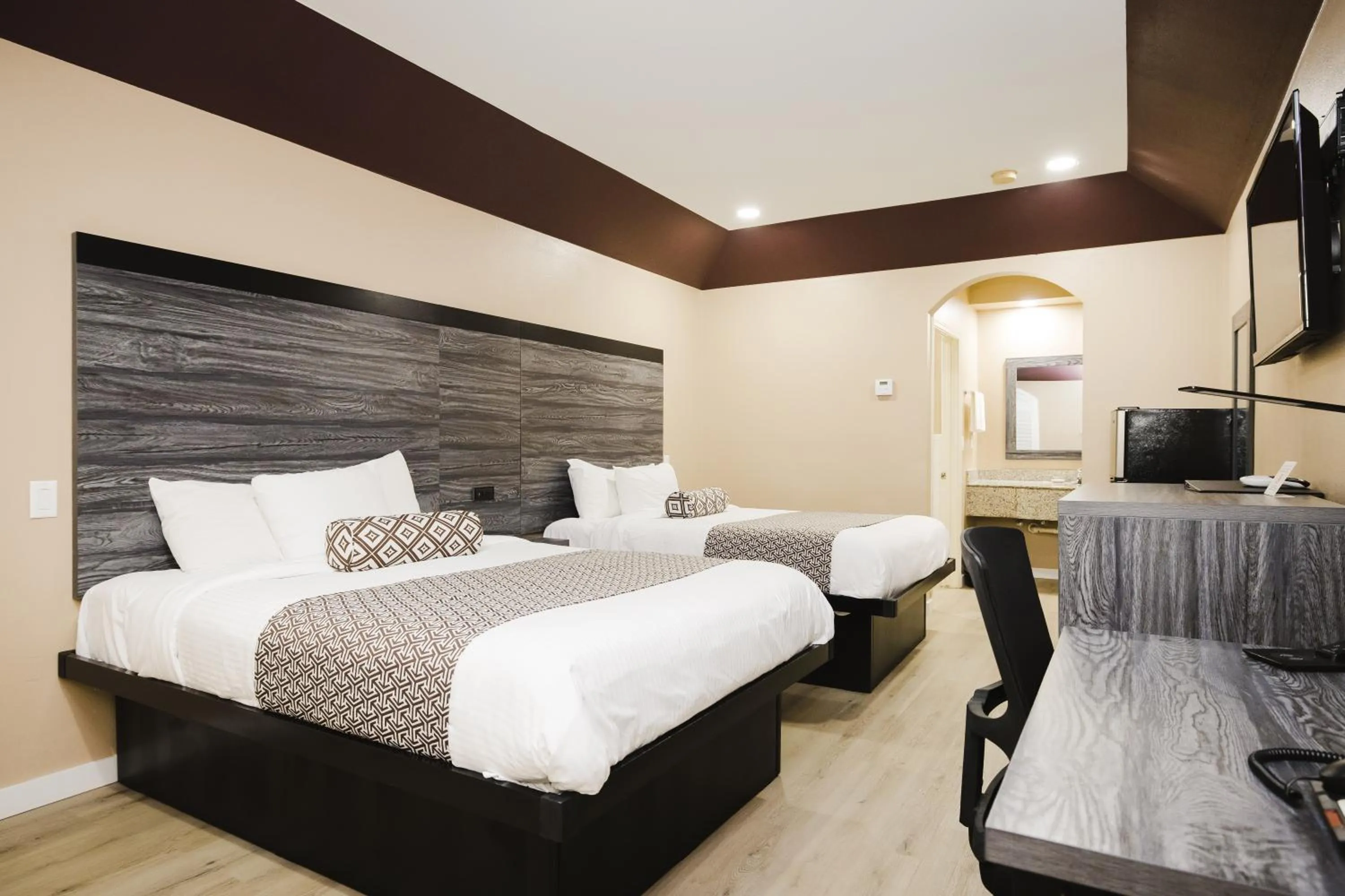 Bed in Sapphire Inn & Suites