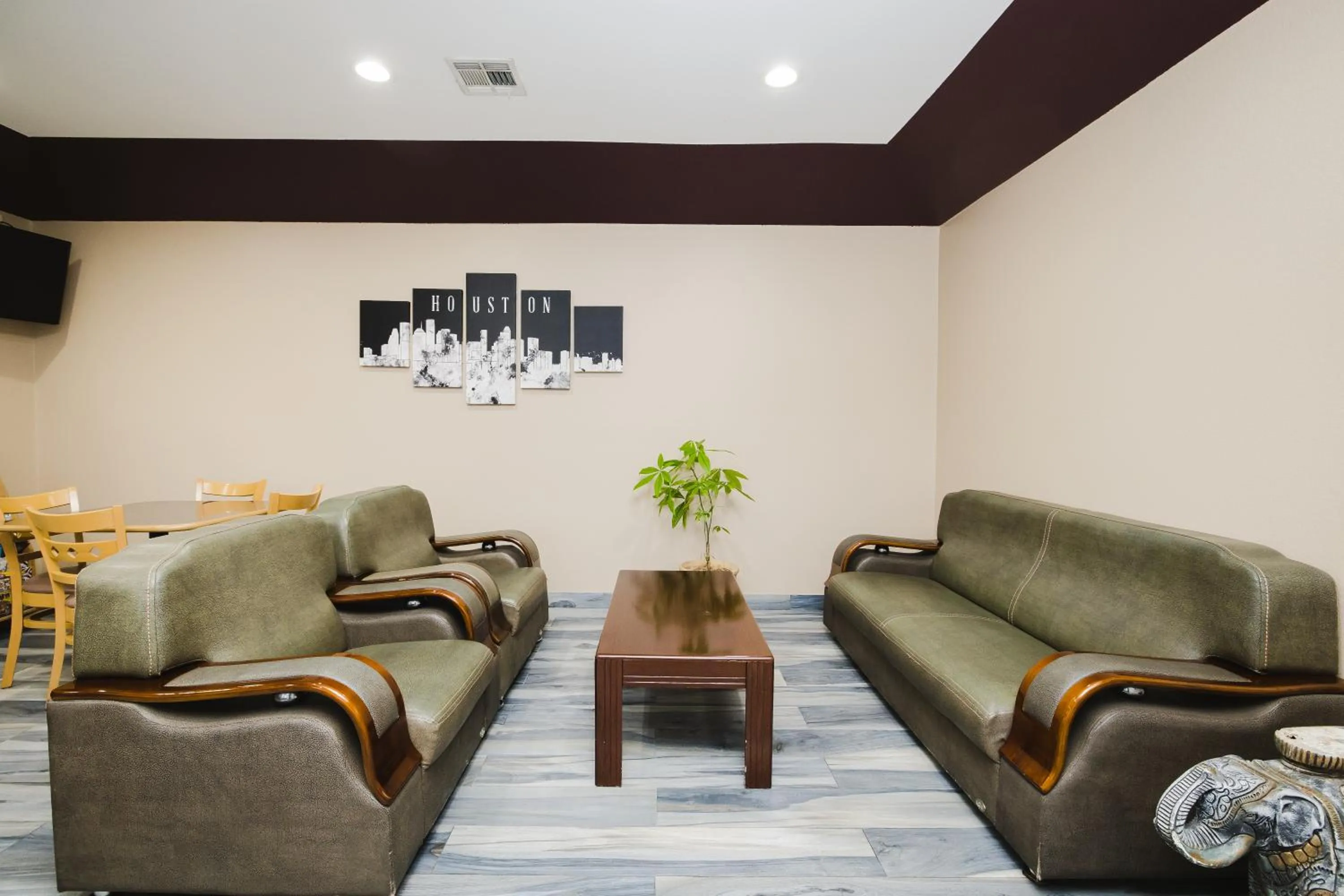 Seating area in Sapphire Inn & Suites