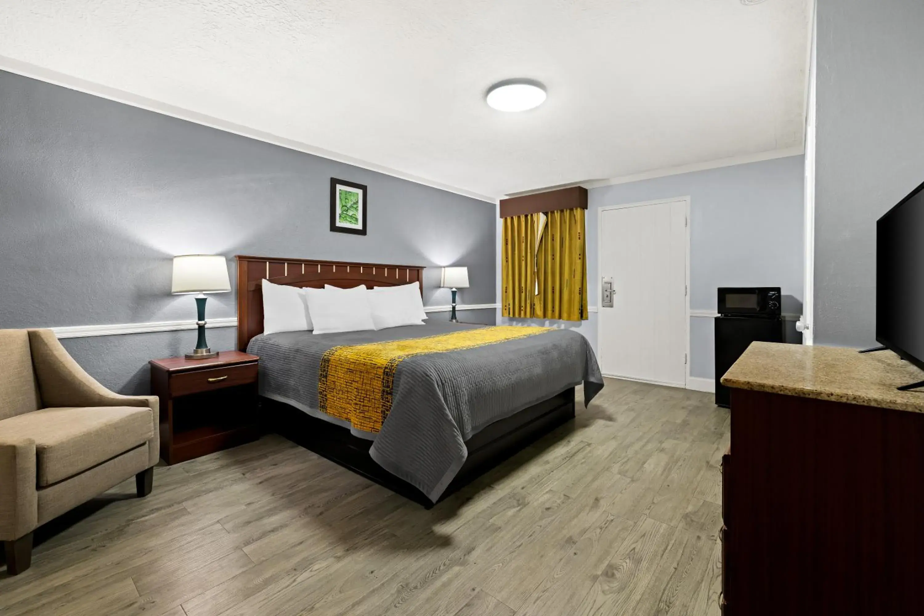 Standard King Room in Village Haven Inn & Extended Stay Standard King Room in Village Haven Inn & Extended Stay
