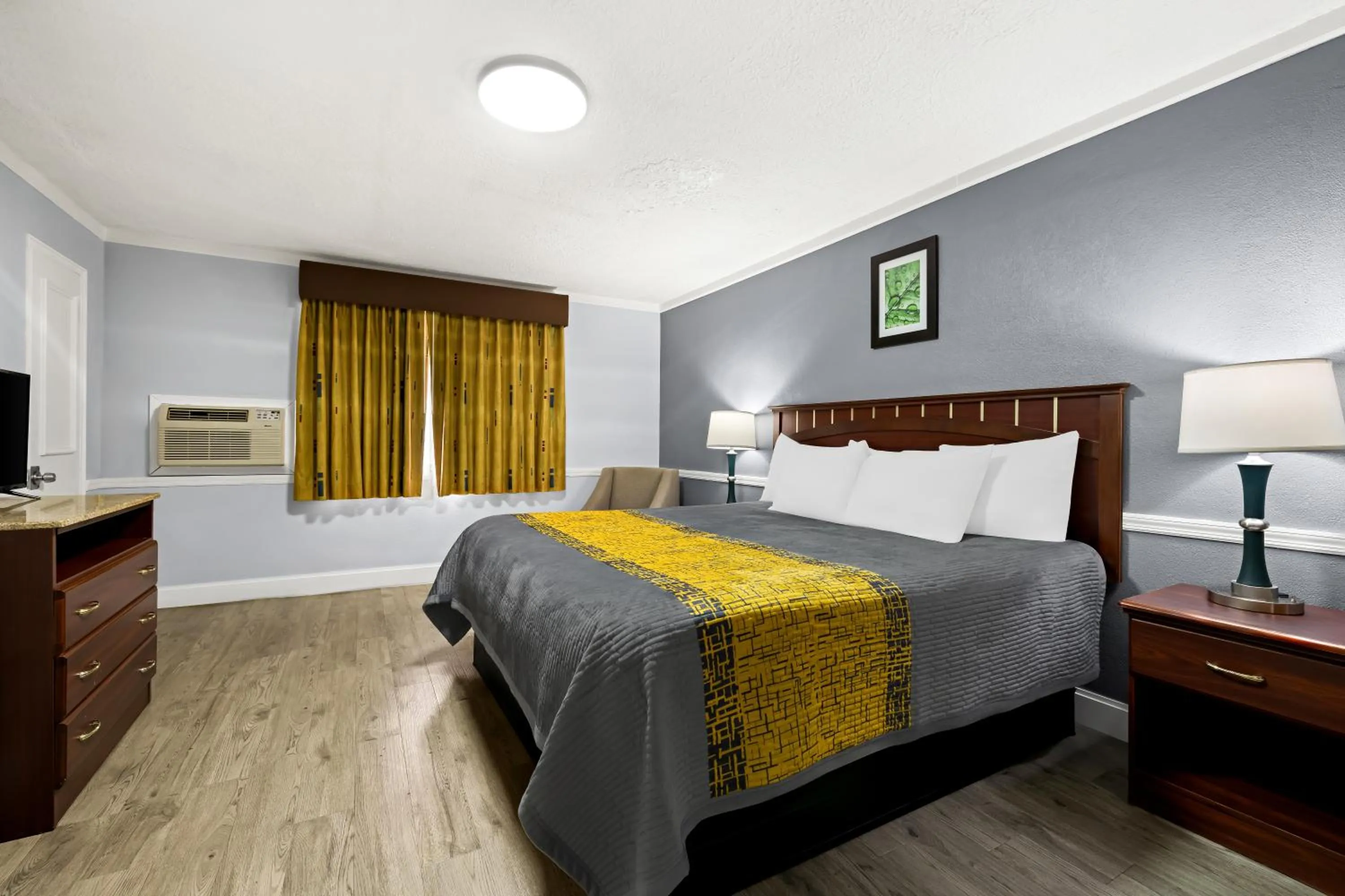 Bedroom, Bed in Village Haven Inn & Extended Stay