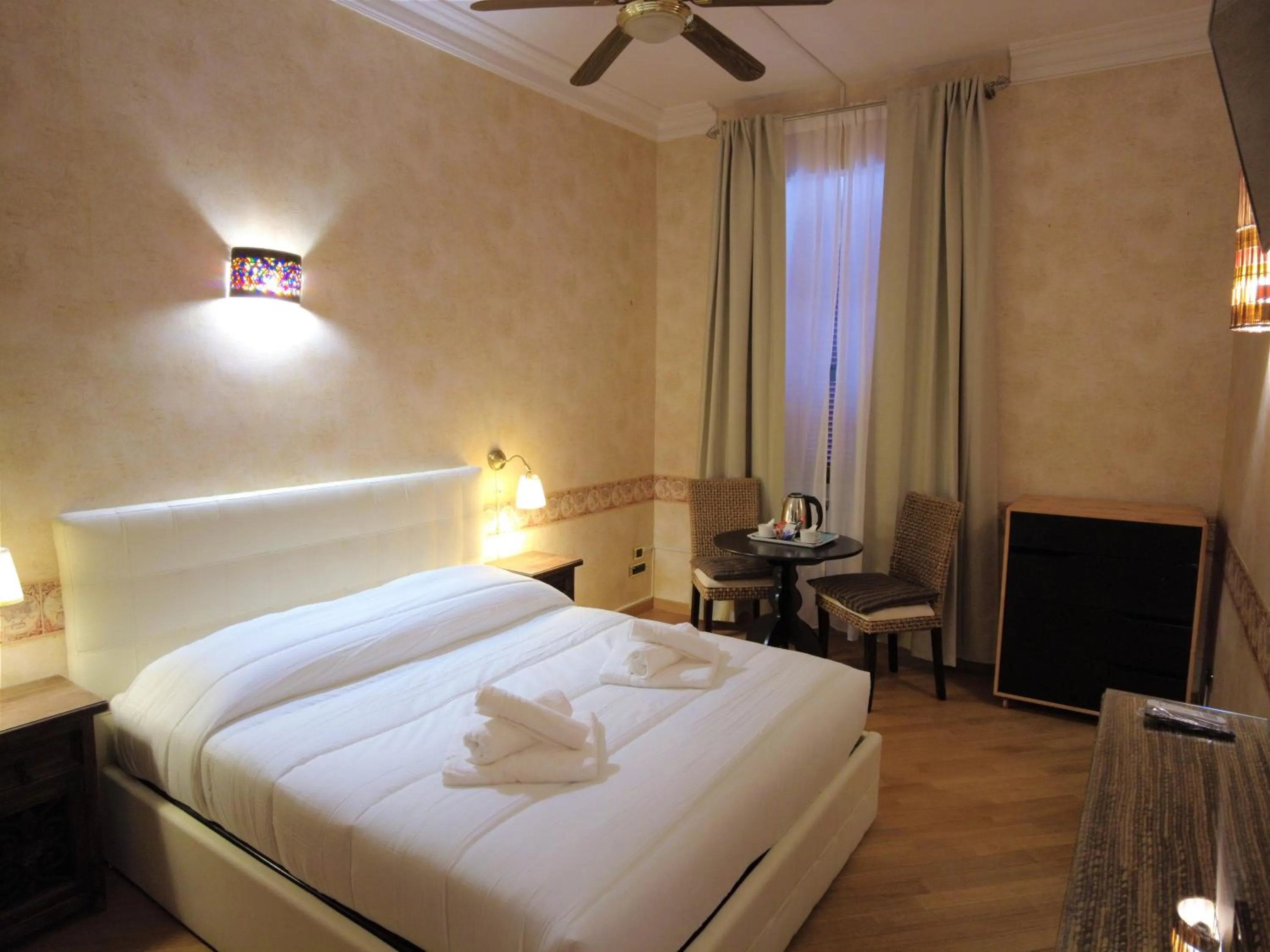 Photo of the whole room, Bed in Gardoce's Guest House