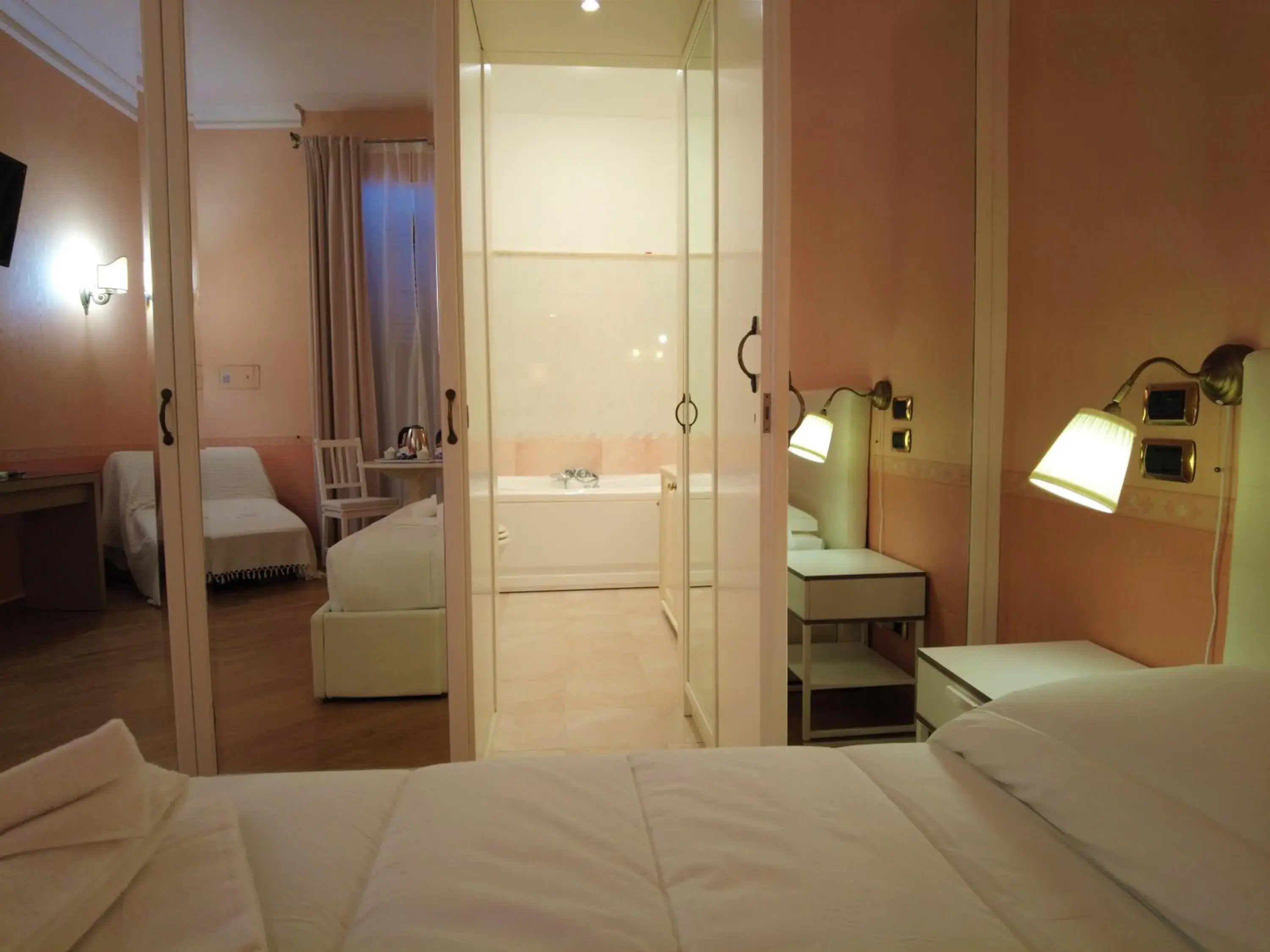 Deluxe King Room in Gardoce's Guest House Deluxe King Room in Gardoce's Guest House