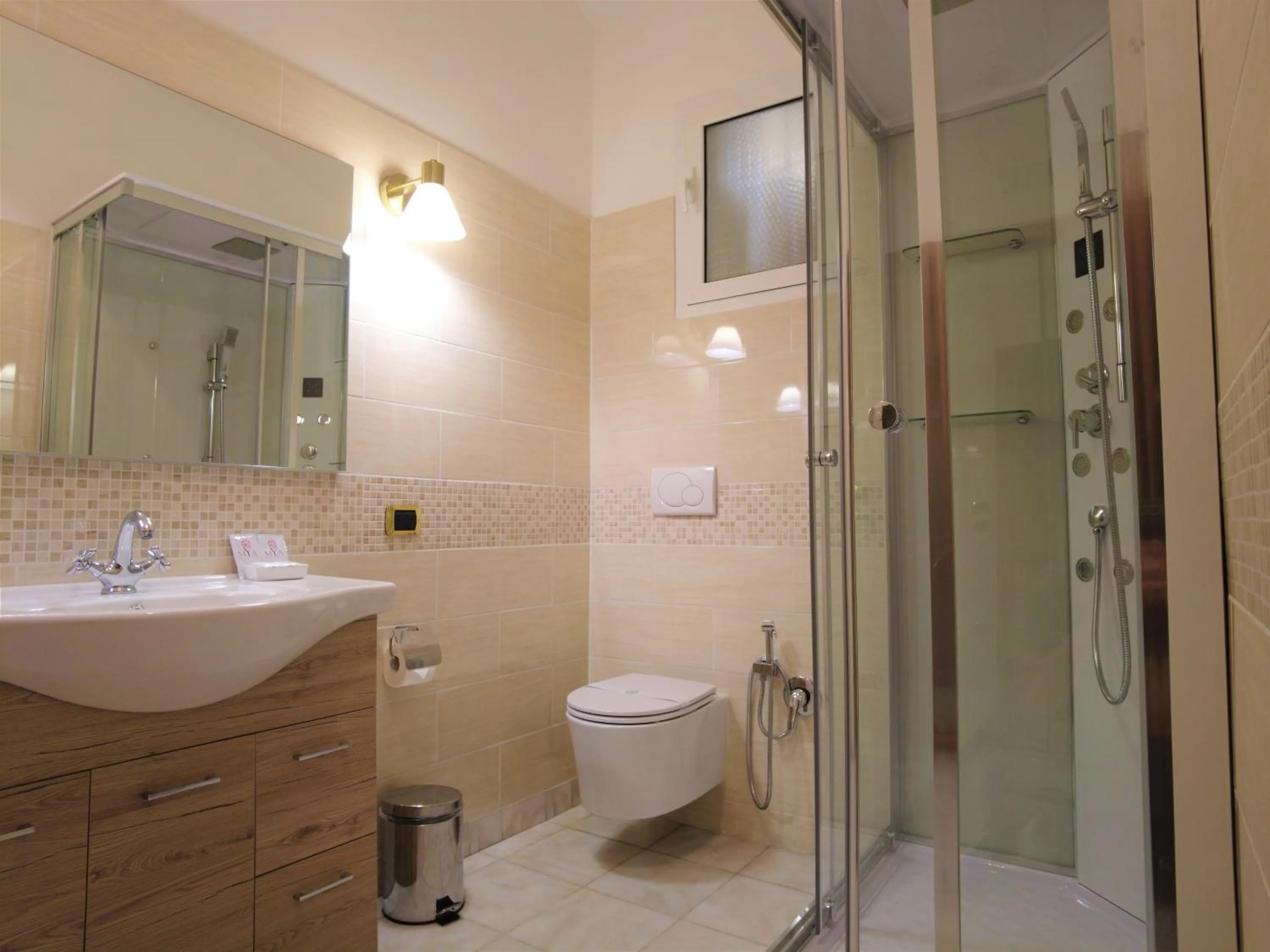 Shower in Gardoce's Guest House