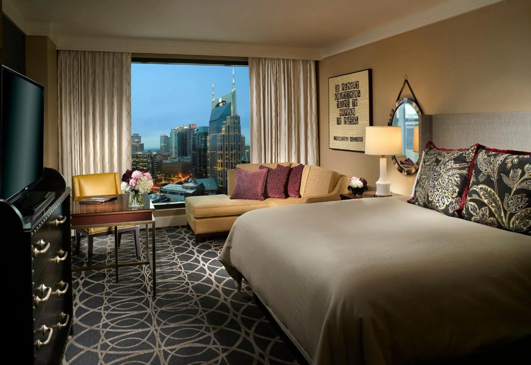 Photo of the whole room, Bed in Omni Nashville Hotel