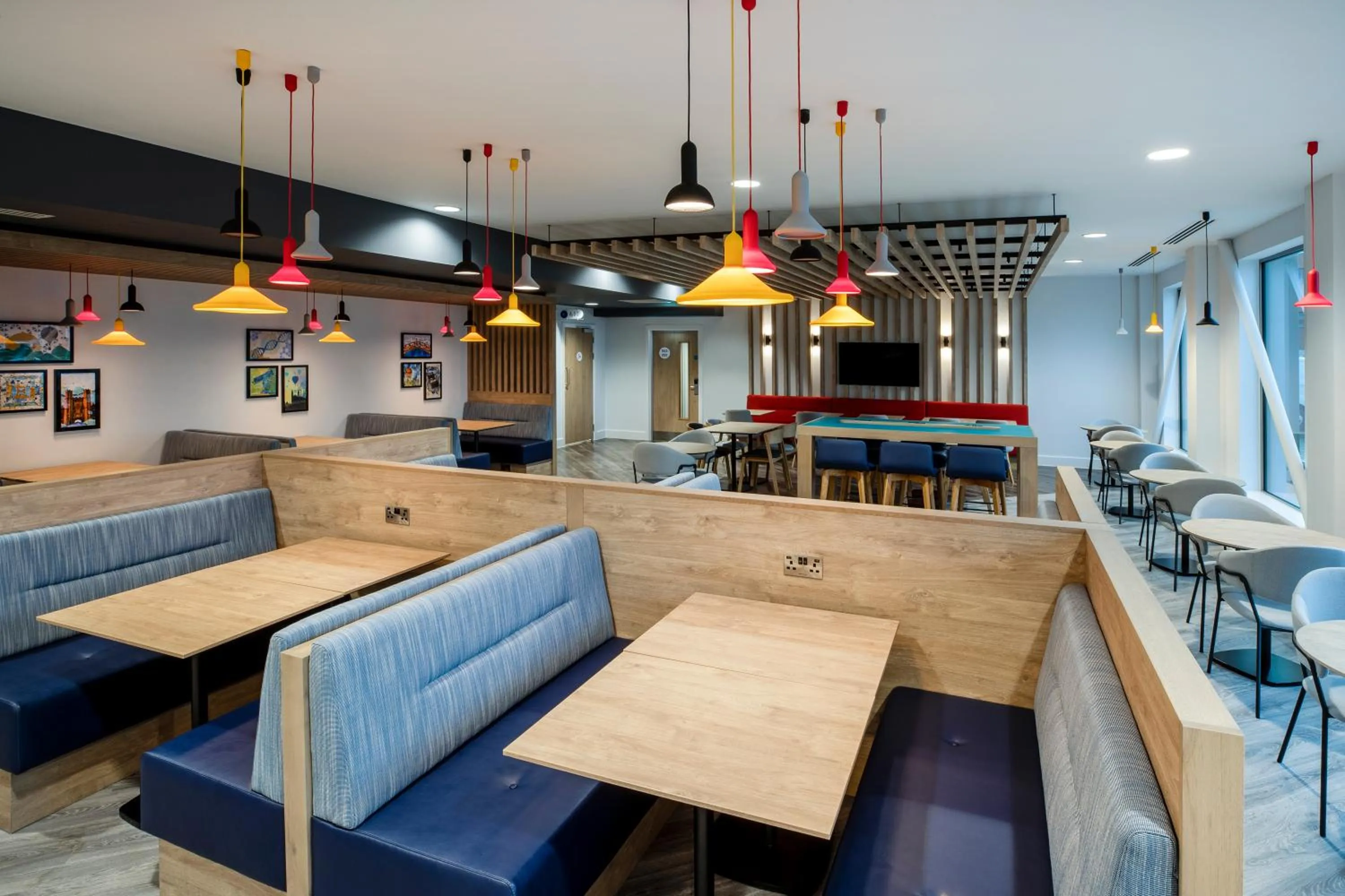 Restaurant/places to eat in Holiday Inn Express Cambridge West - Cambourne by IHG