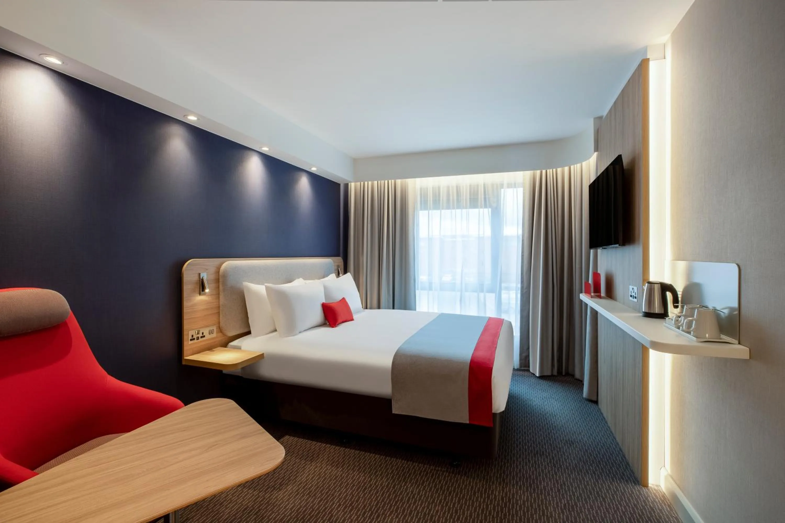 Bedroom, Bed in Holiday Inn Express Cambridge West - Cambourne by IHG