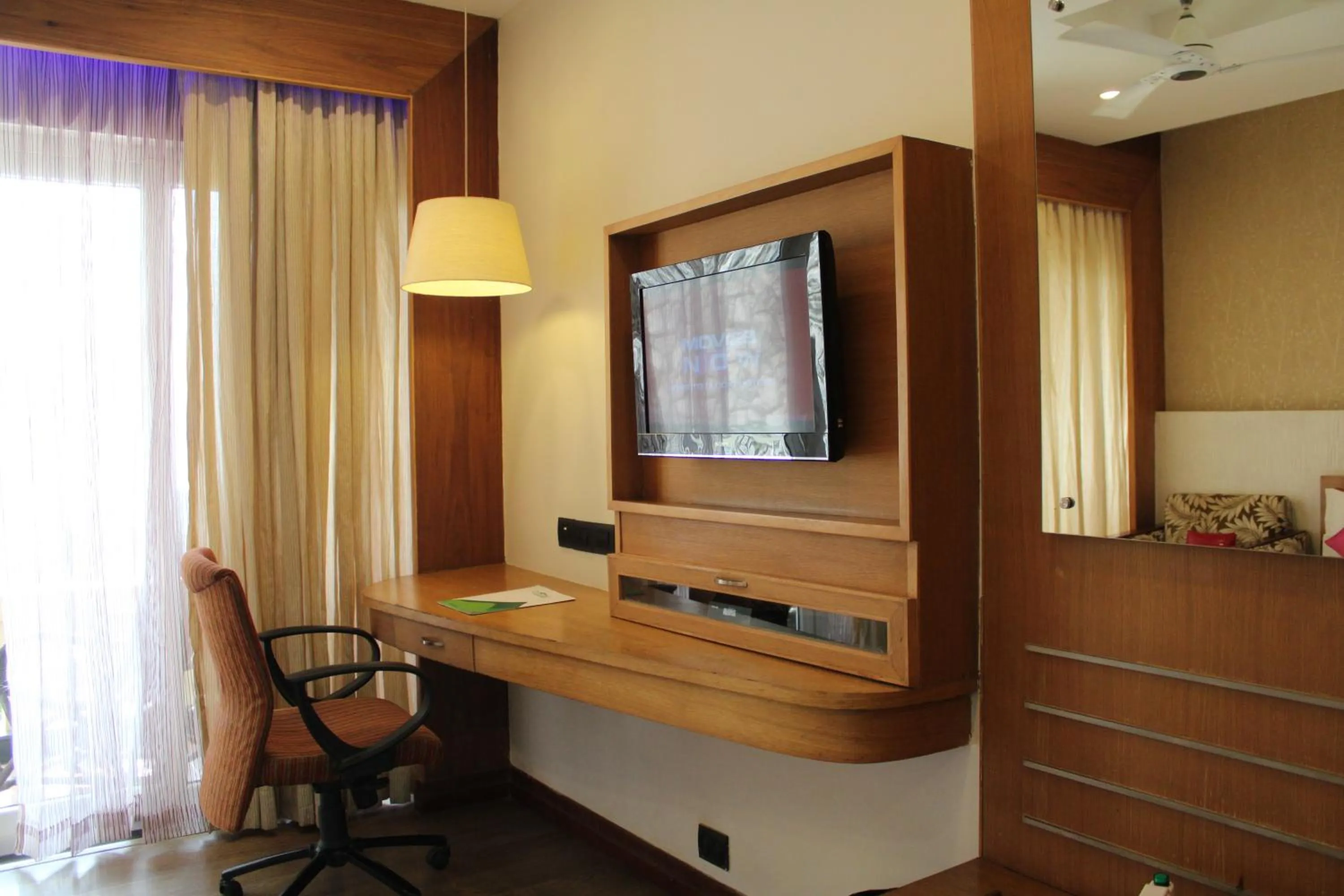 TV and multimedia in Devonshire Greens - The Leisure Hotel and Spa