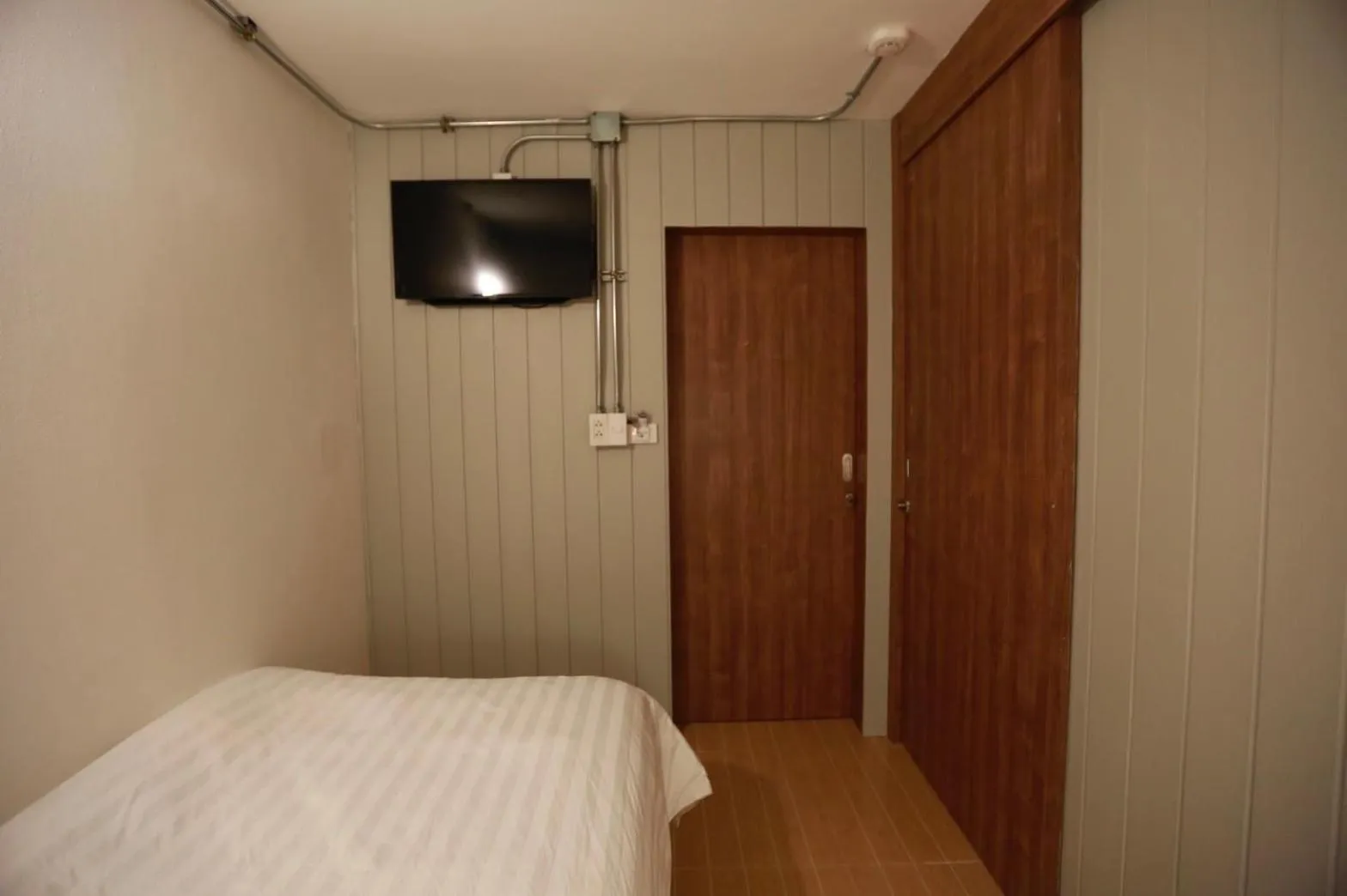 Photo of the whole room, Bed in My Home Hostel