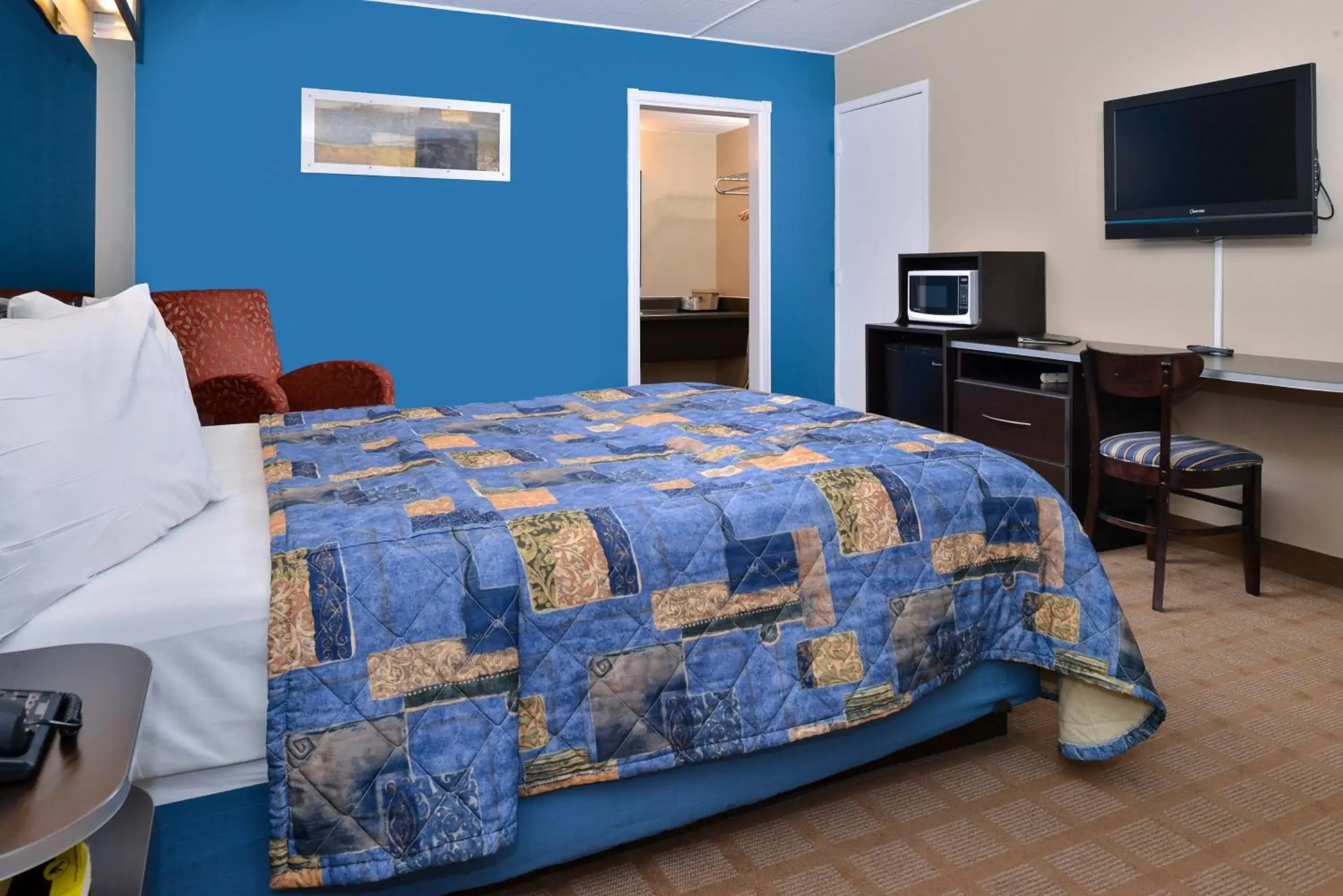 Bedroom, Bed in Canadas Best Value Inn St. Catharines Bedroom, Bed in Canadas Best Value Inn St. Catharines