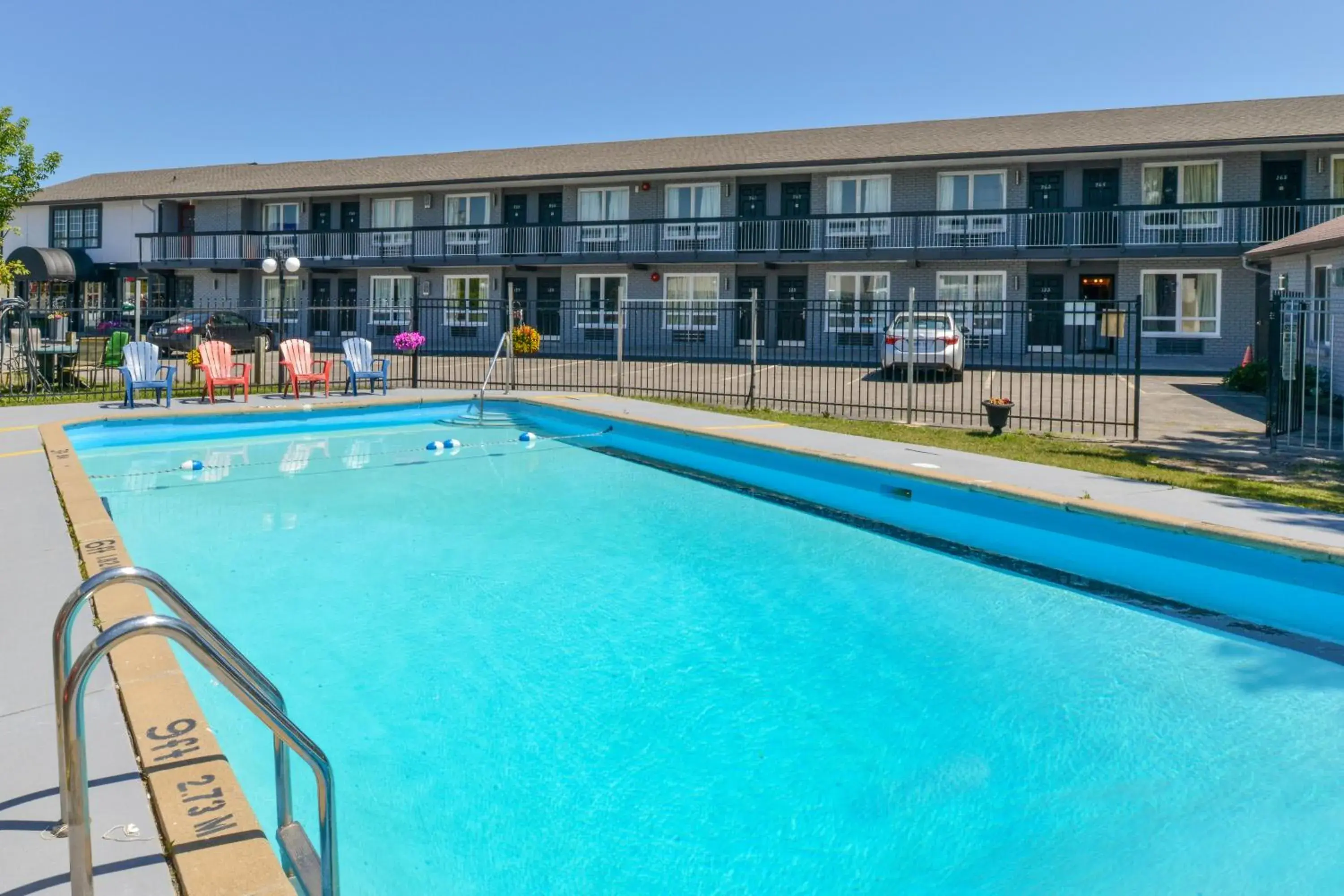 Property building in Canadas Best Value Inn St. Catharines Property building in Canadas Best Value Inn St. Catharines