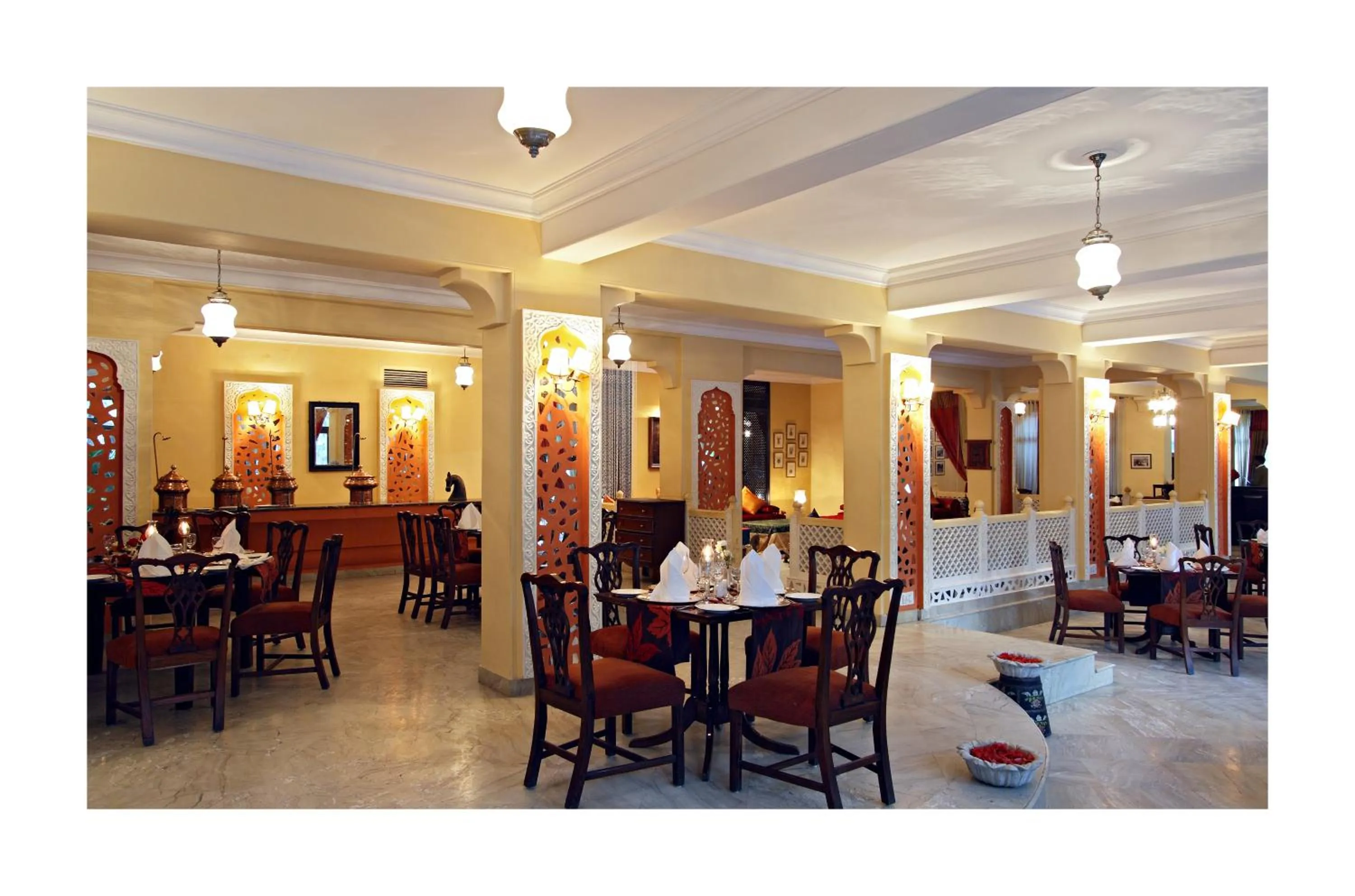 Restaurant/places to eat in Ranbanka Palace