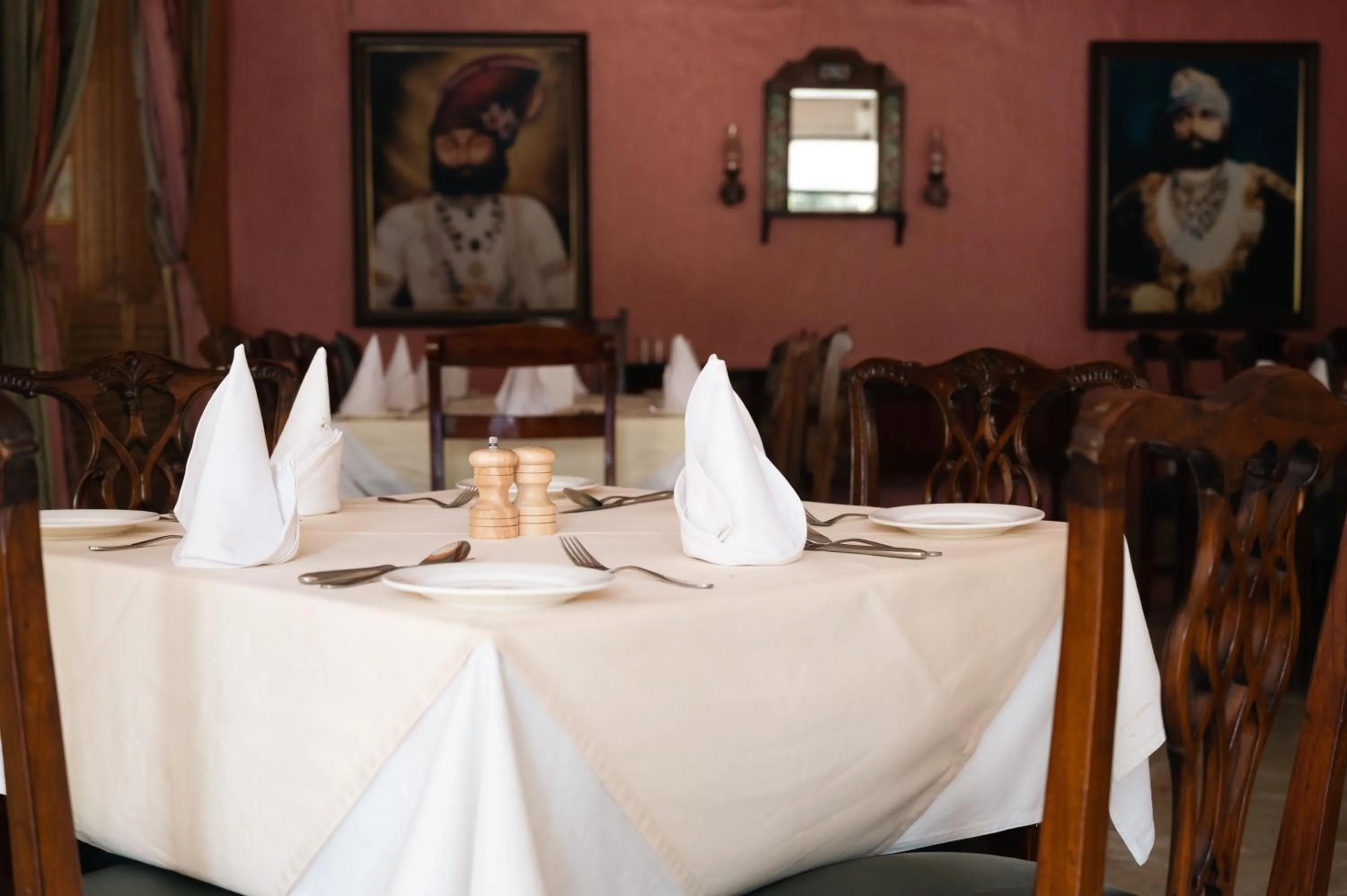 Restaurant/places to eat in Ranbanka Palace
