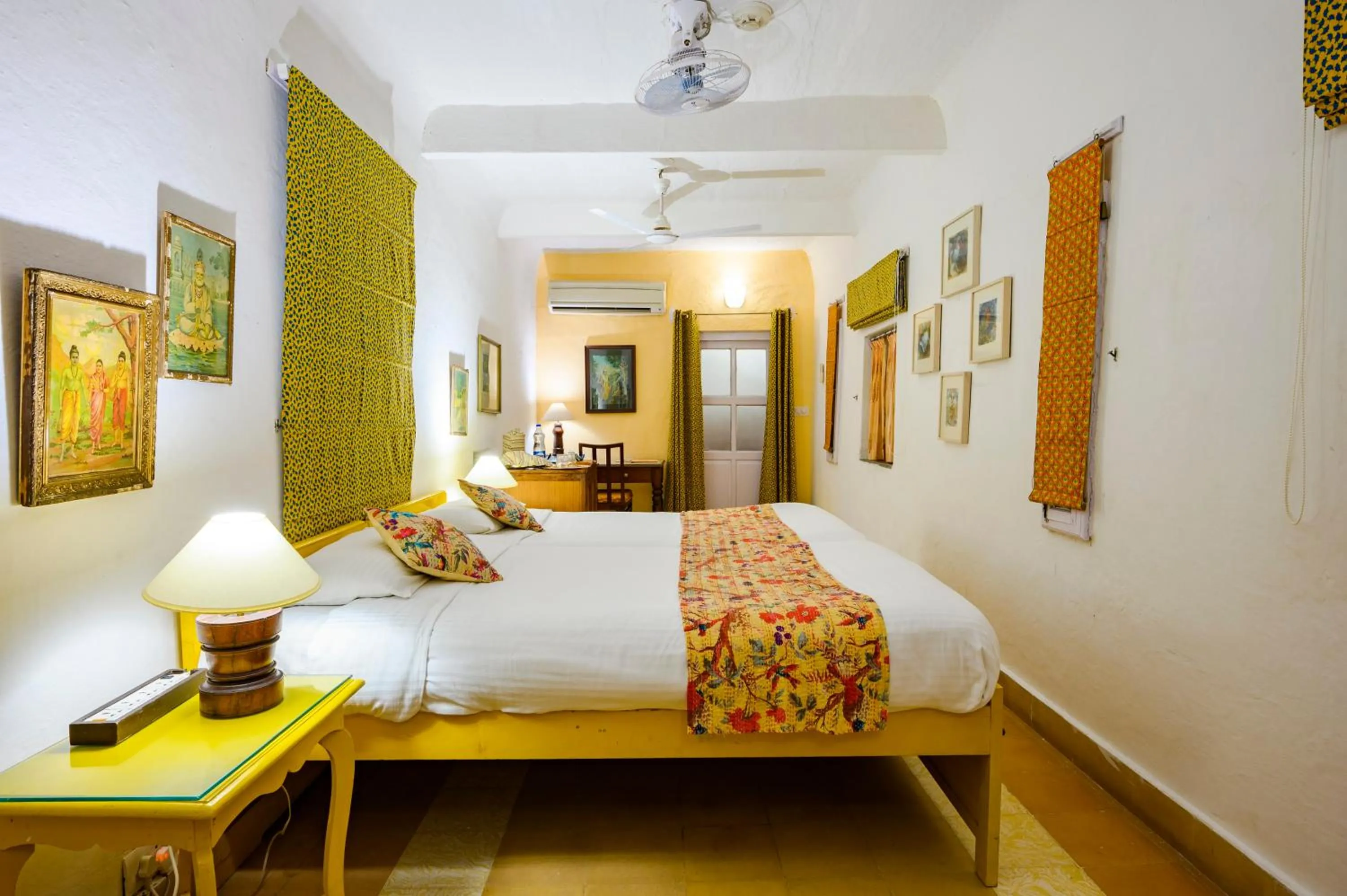 Photo of the whole room, Bed in Neemrana's - Hill Fort - Kesroli