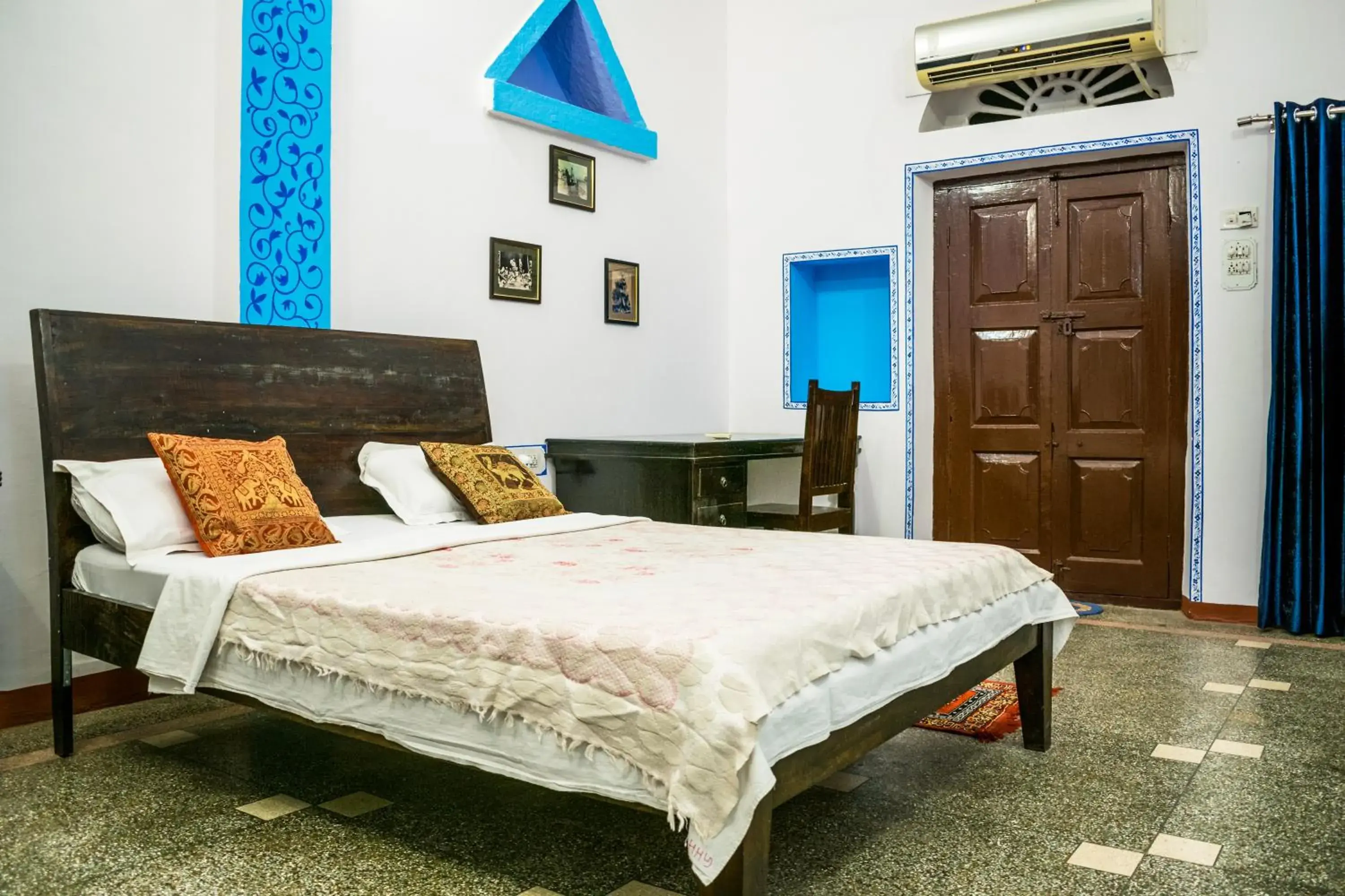 Photo of the whole room, Bed in Kings Retreat Jodhpur Photo of the whole room, Bed in Kings Retreat Jodhpur