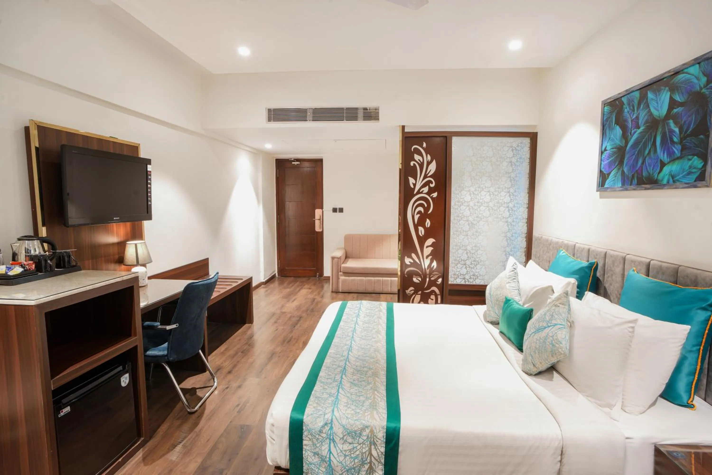 Bedroom, Bed in Hotel Horizon - Near Fateh Sagar Lake Udaipur