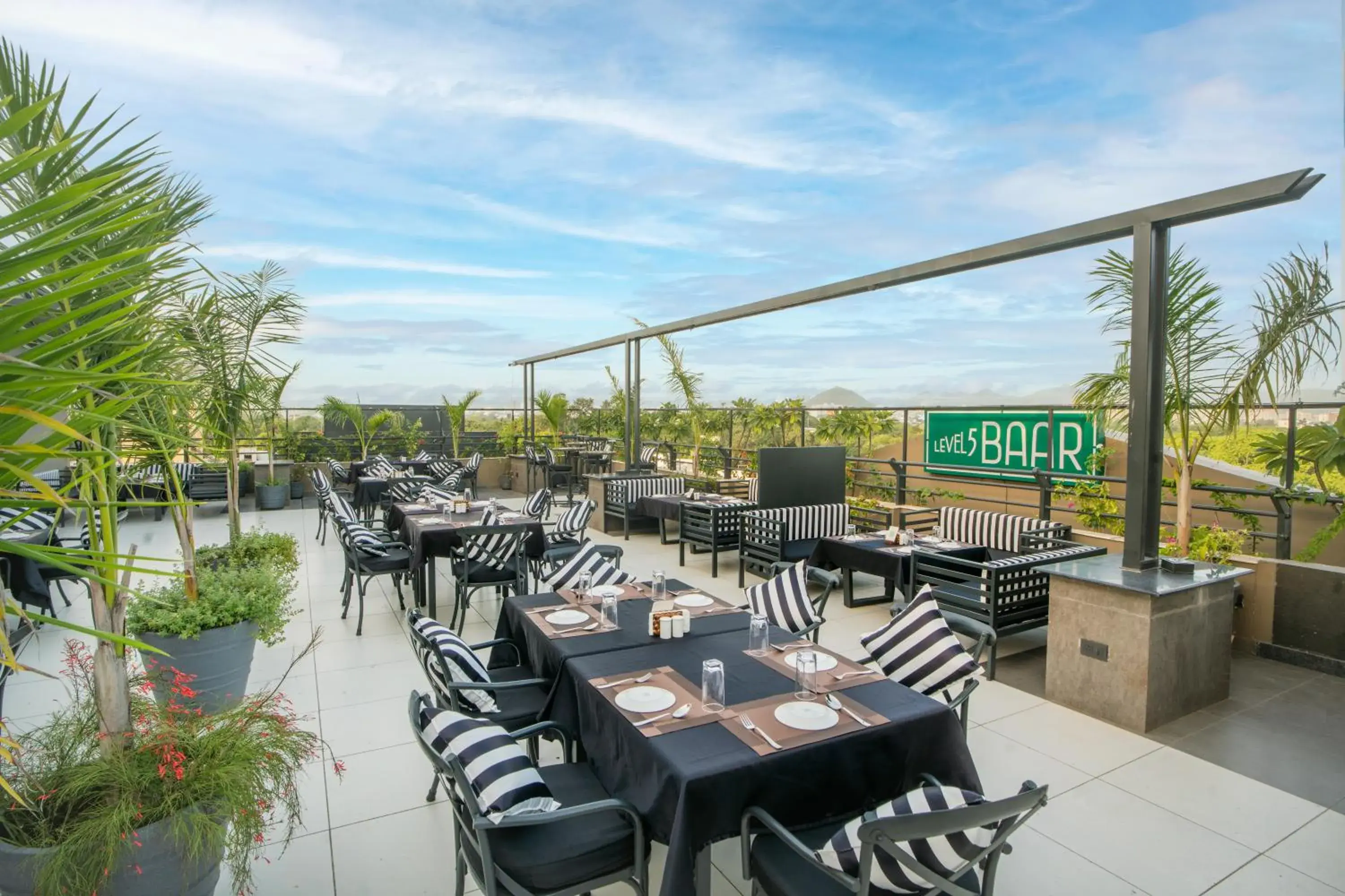 Restaurant/places to eat in Hotel Horizon - Near Fateh Sagar Lake Udaipur Restaurant/places to eat in Hotel Horizon - Near Fateh Sagar Lake Udaipur