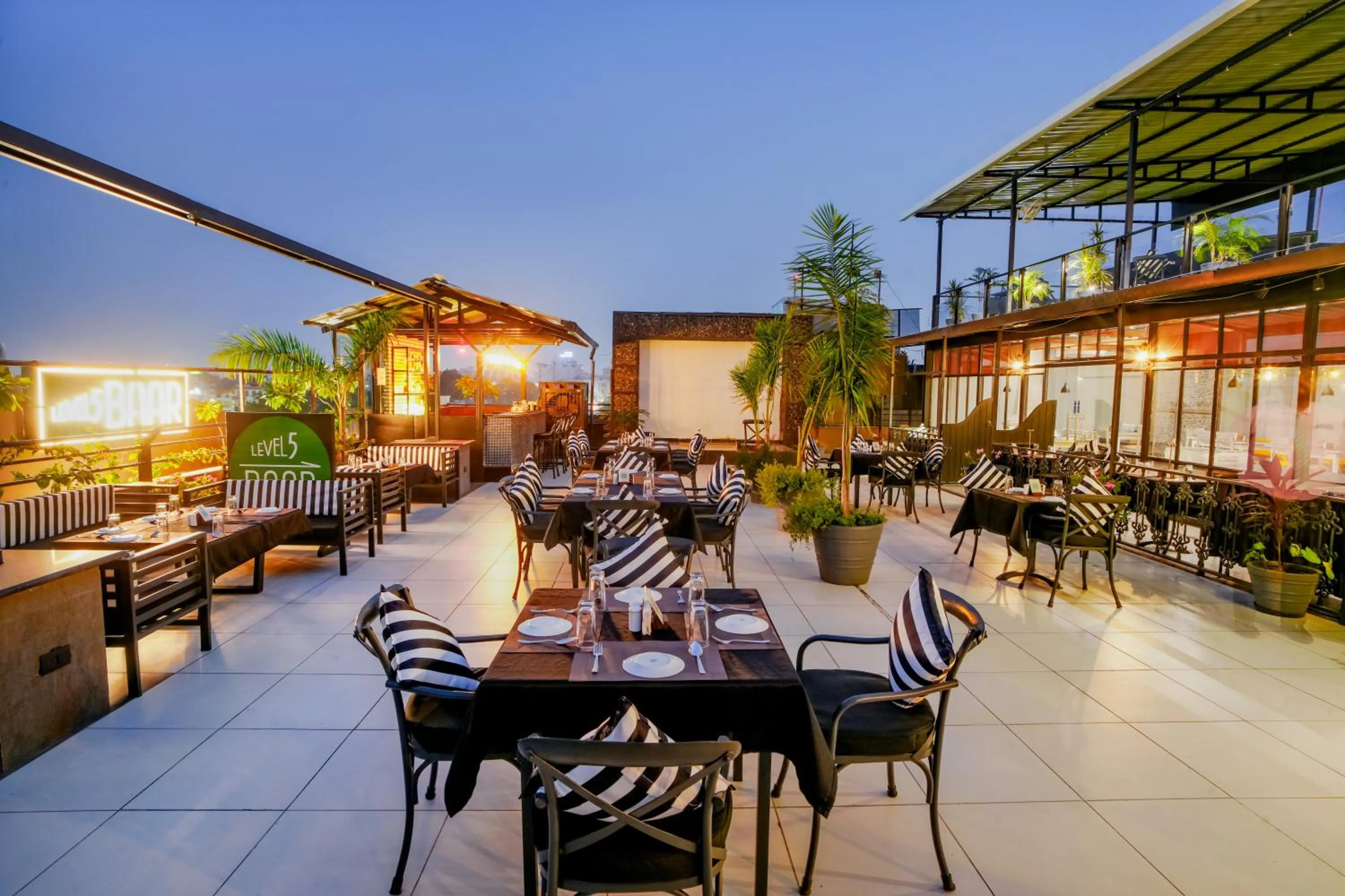 Restaurant/places to eat in Hotel Horizon - Near Fateh Sagar Lake Udaipur