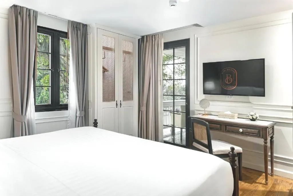 TV and multimedia, Bed in Buri Sriping Riverside Resort & Spa