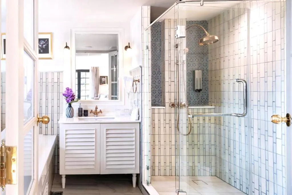 Shower in Buri Sriping Riverside Resort & Spa