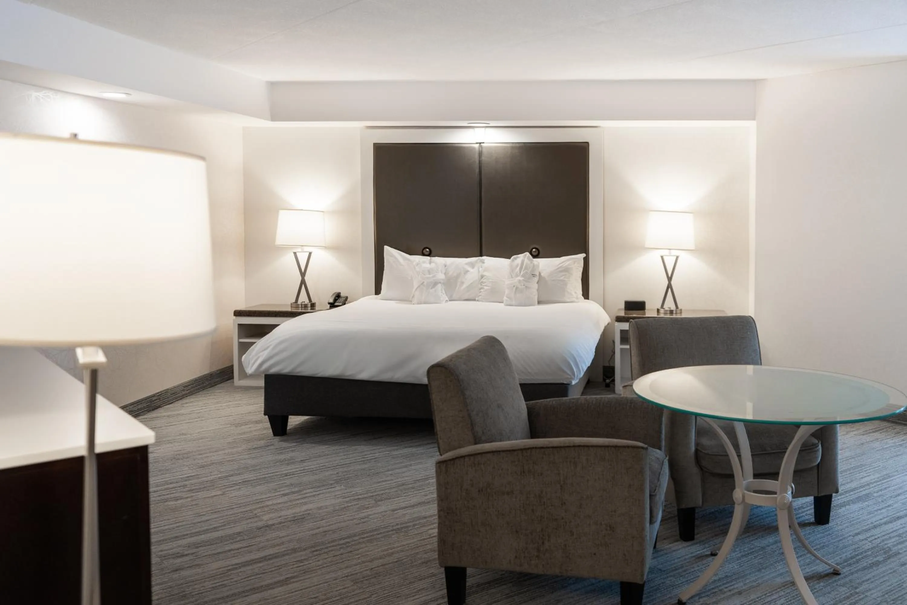 Bed in White Oaks Conference & Resort Spa