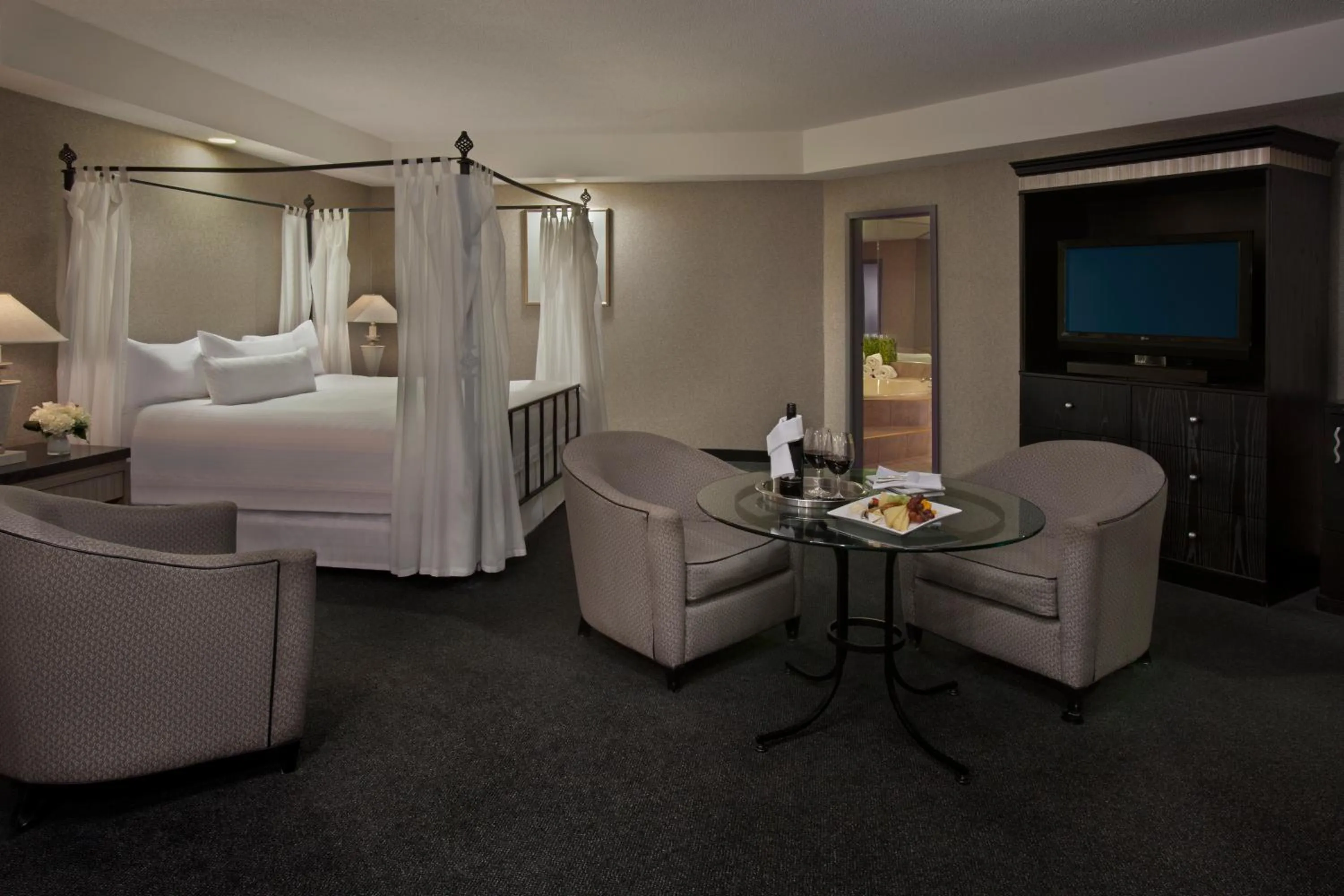 Bedroom, Bed in White Oaks Conference & Resort Spa