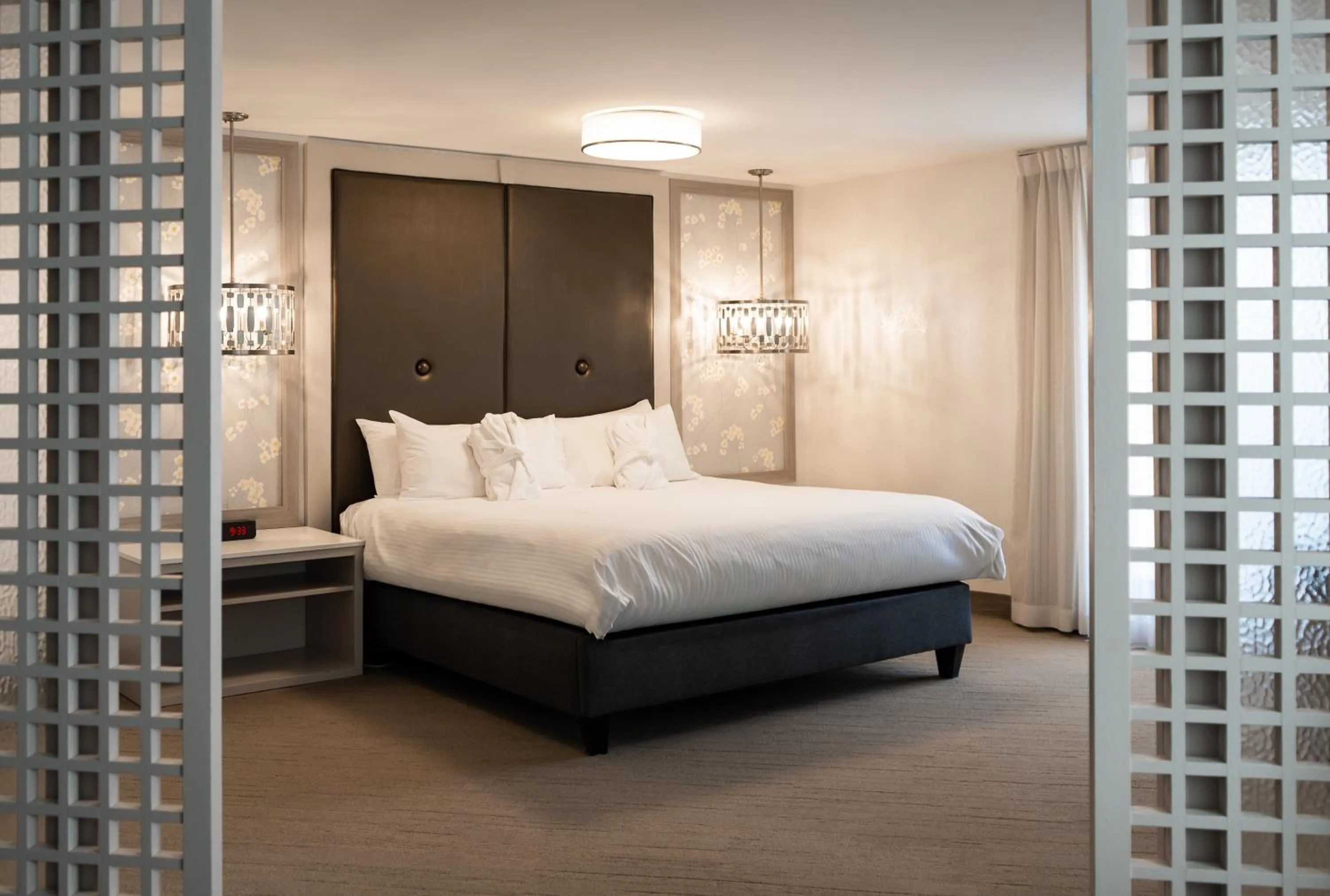 Bed in White Oaks Conference & Resort Spa