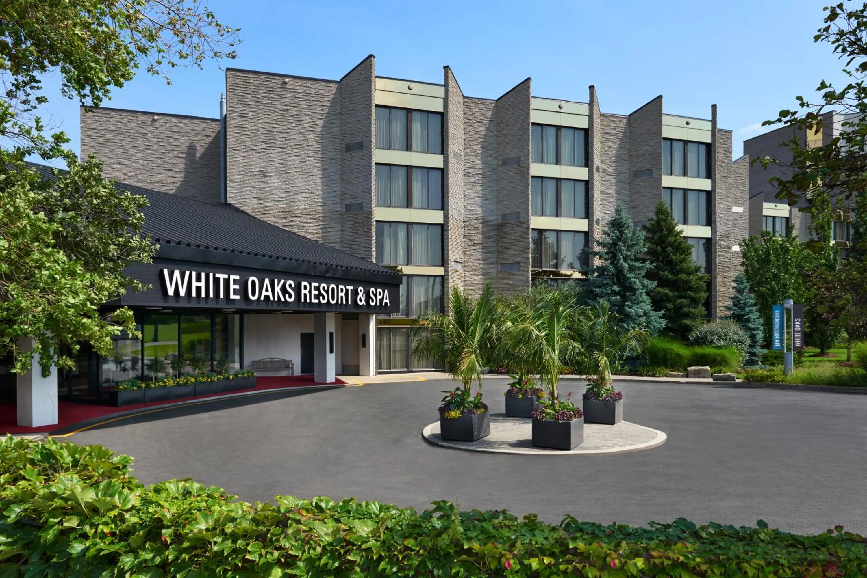 Facade/entrance in White Oaks Conference & Resort Spa
