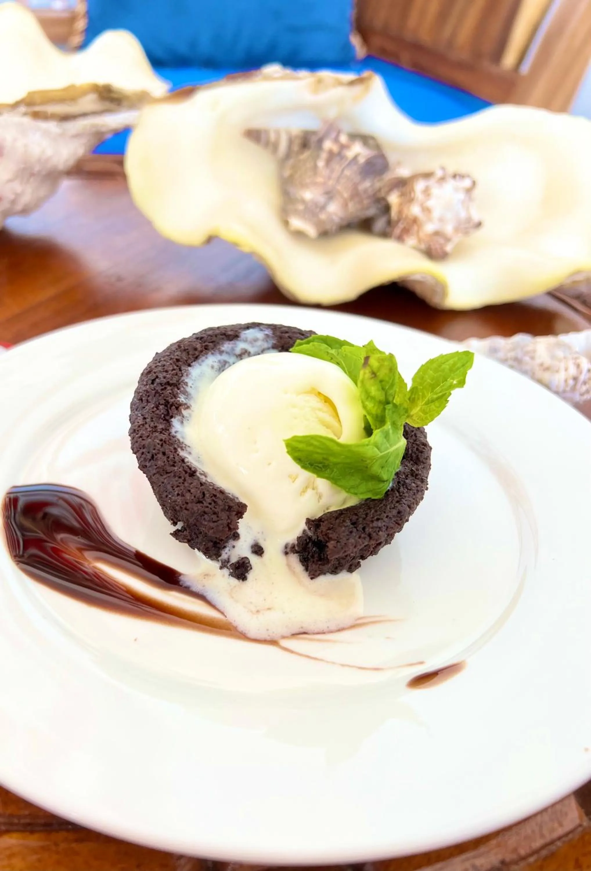 Food and drinks in Karibu Beach Resort