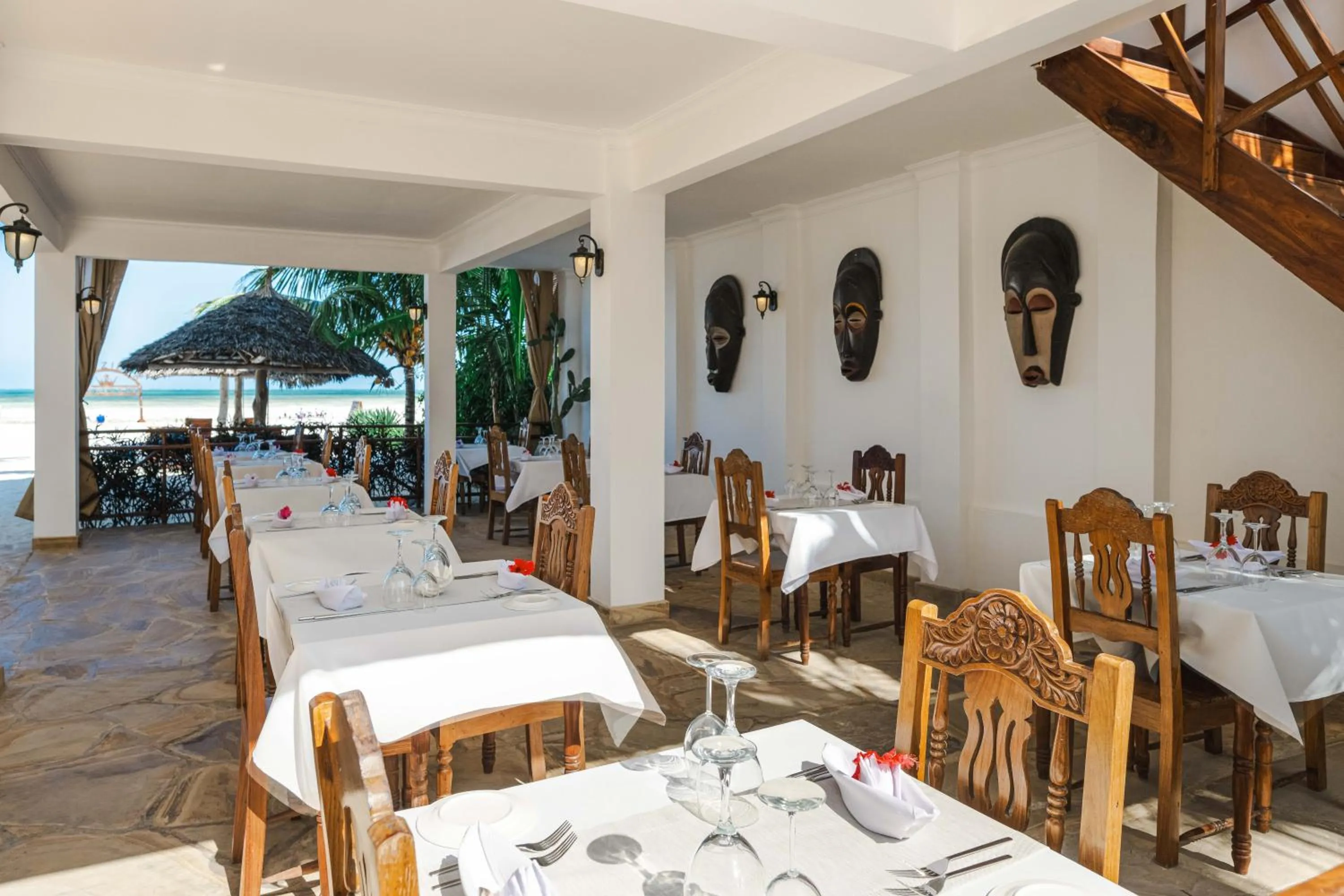Restaurant/places to eat in Karibu Beach Resort