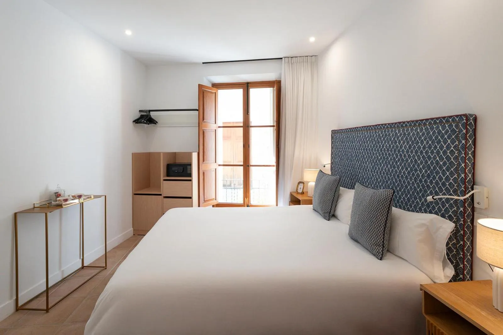 Bedroom, Bed in Petit Biniaraix