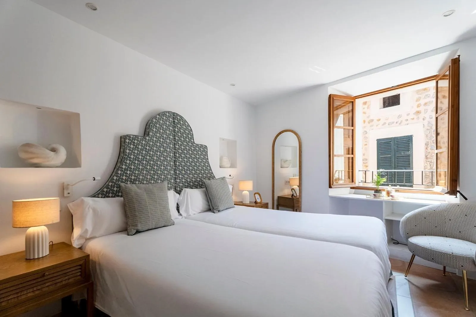 Bedroom, Bed in Petit Biniaraix