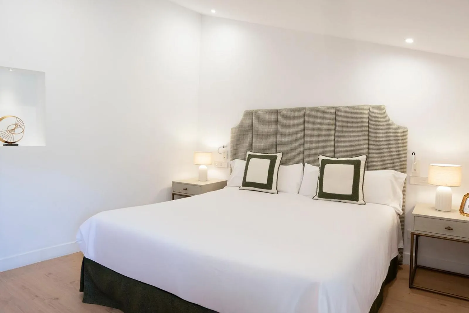 Bedroom, Bed in Petit Biniaraix