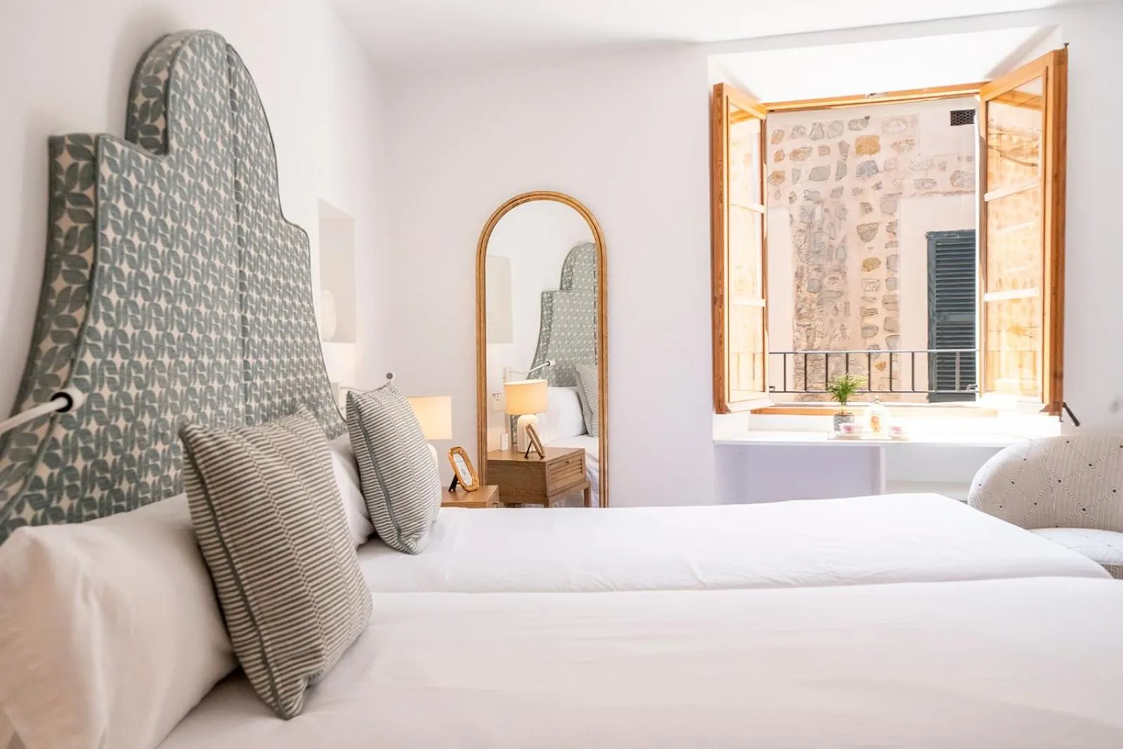 Bedroom, Bed in Petit Biniaraix