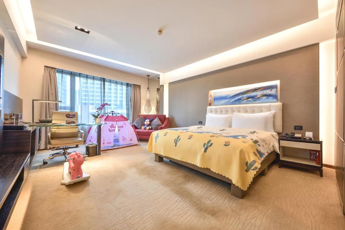 Bed in Furama Hotel Dalian