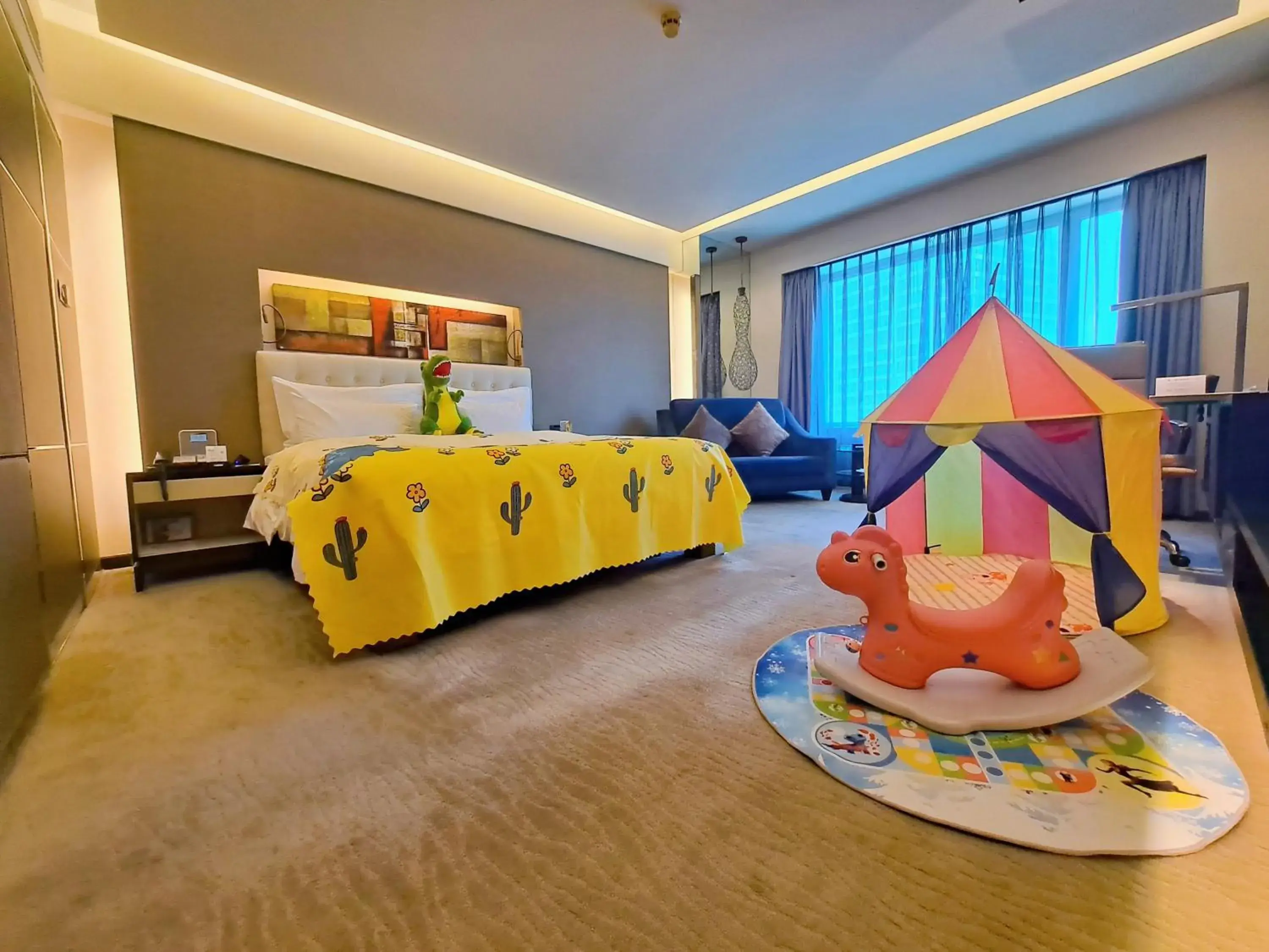 Photo of the whole room in Furama Hotel Dalian Photo of the whole room in Furama Hotel Dalian