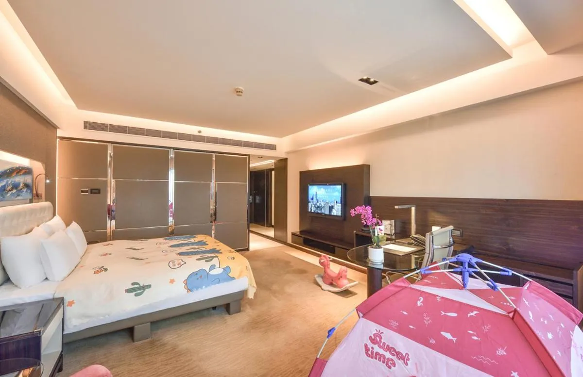 Bed in Furama Hotel Dalian