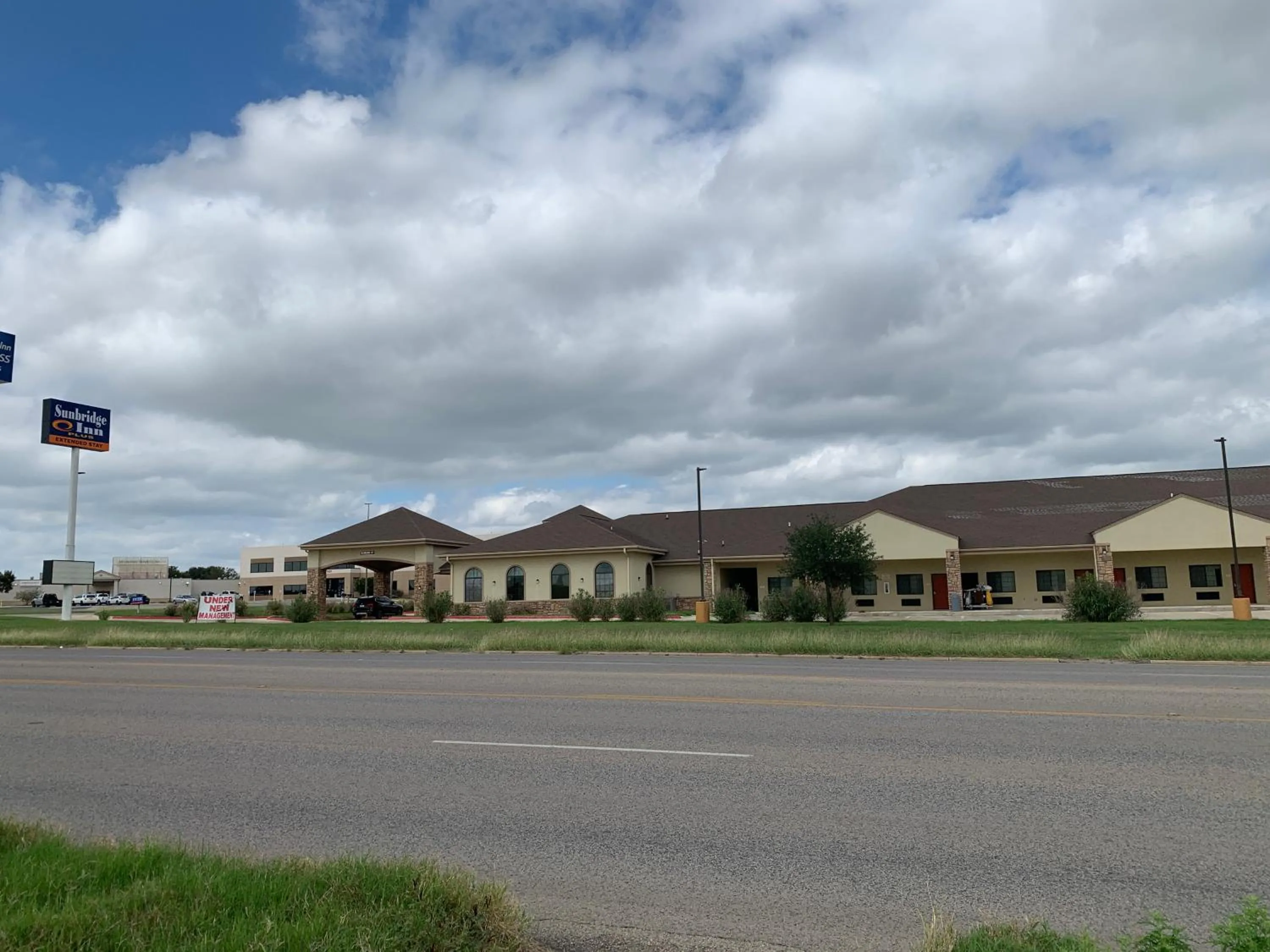 Property building in Sunbridge Inn & Suite Extended Stay