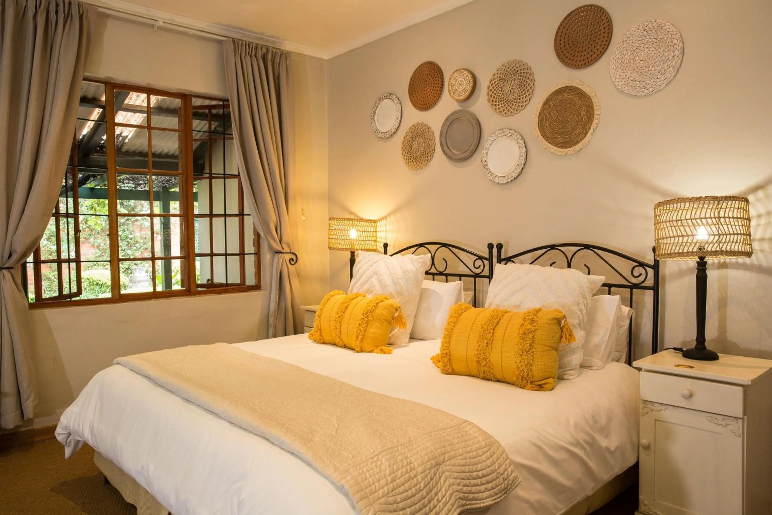 Bedroom, Bed in Kings Grant Country Retreat