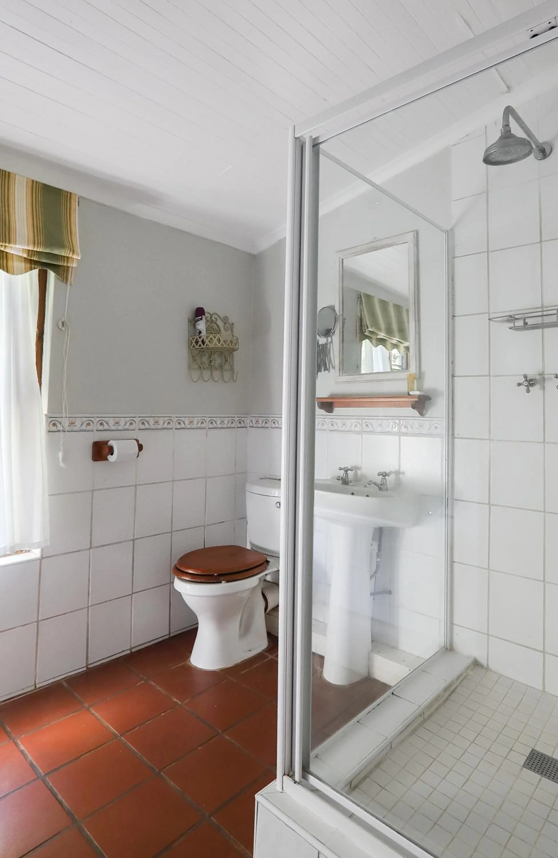 Shower in Kings Grant Country Retreat