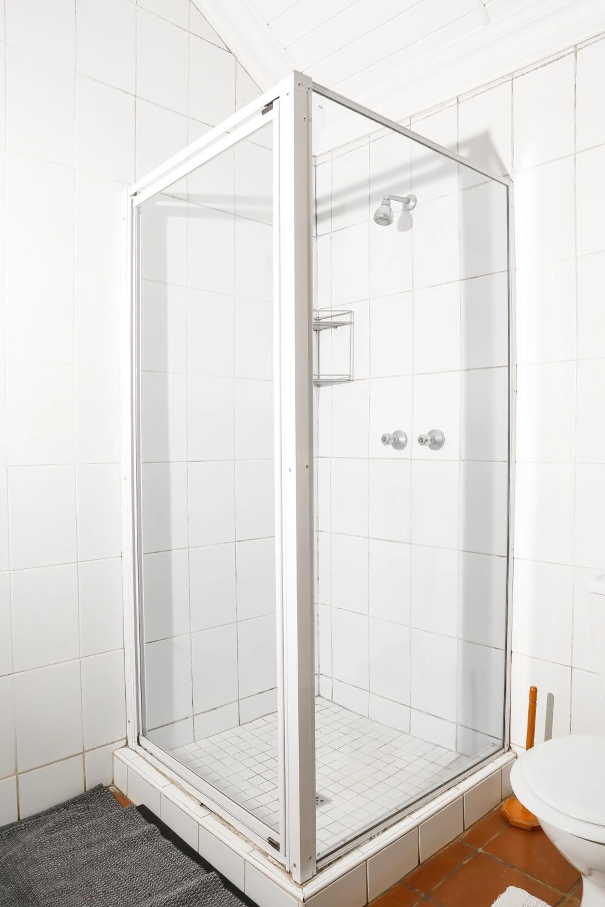 Shower in Kings Grant Country Retreat