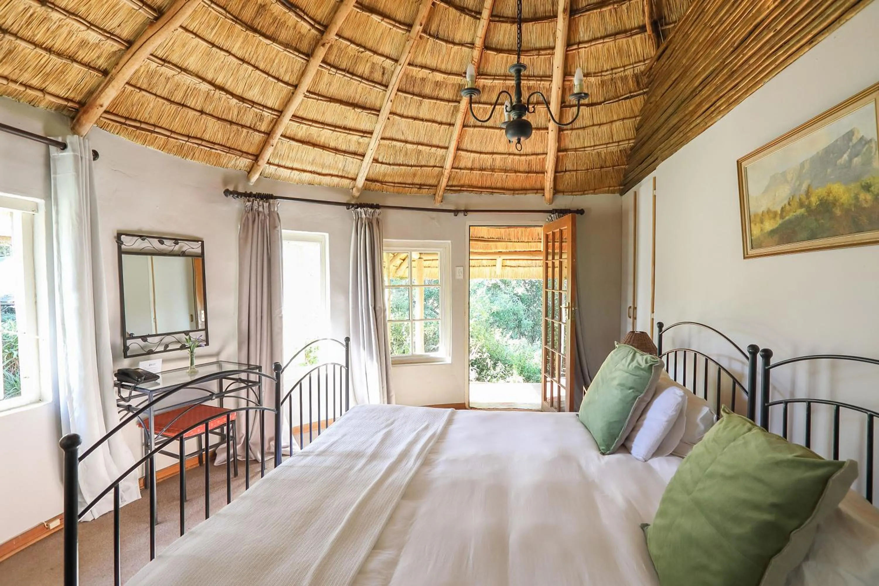 Bedroom, Bed in Kings Grant Country Retreat
