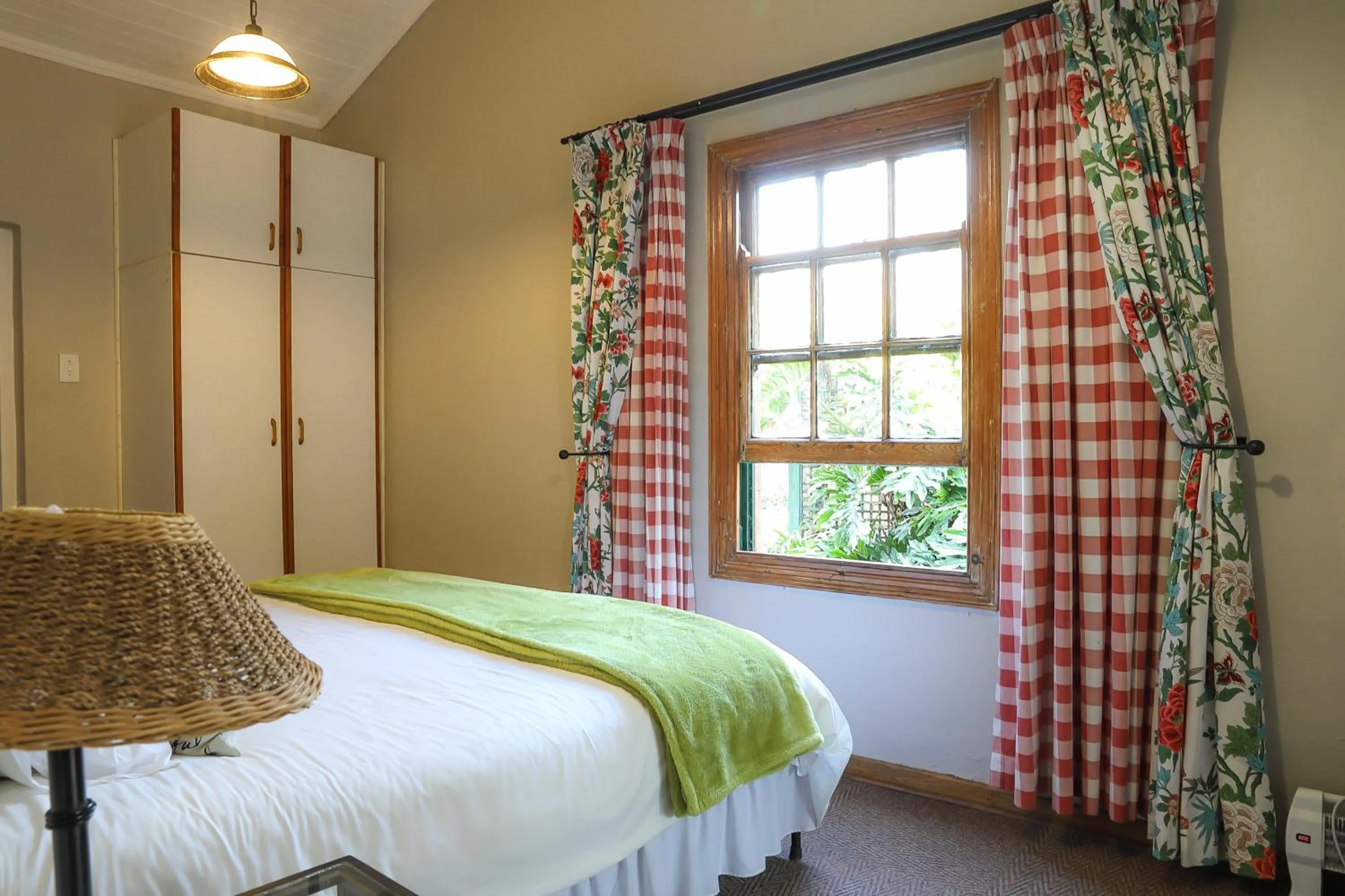 Bed in Kings Grant Country Retreat