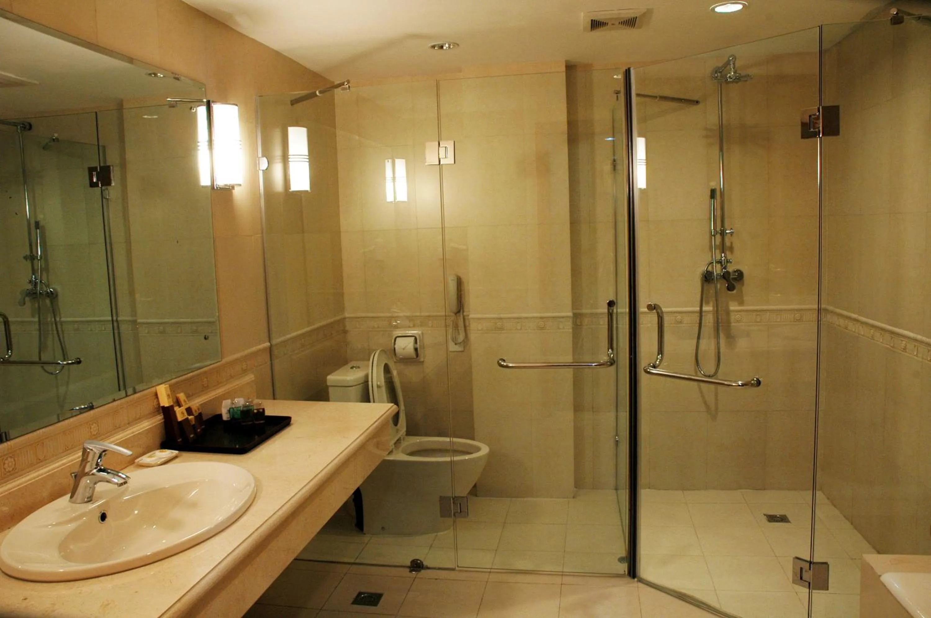 Bathroom in White House Hotel