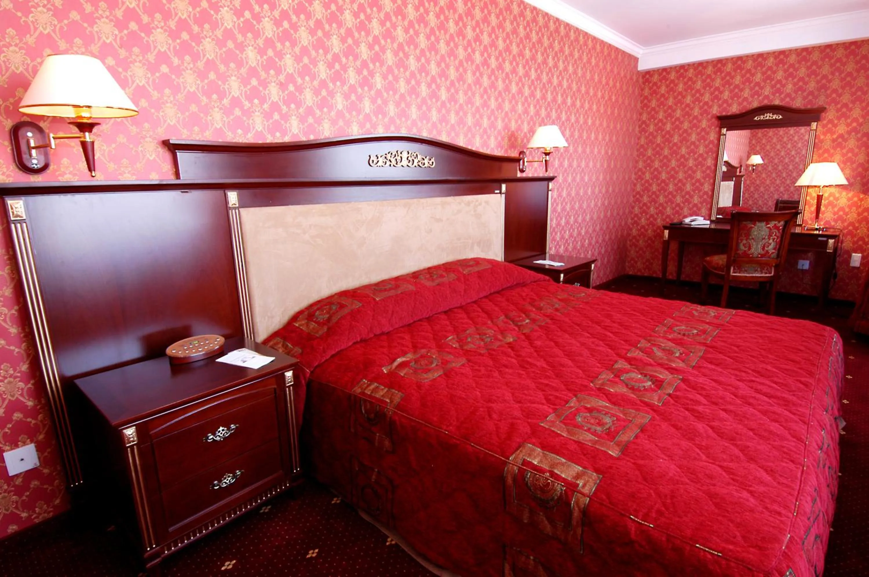 Photo of the whole room, Bed in White House Hotel