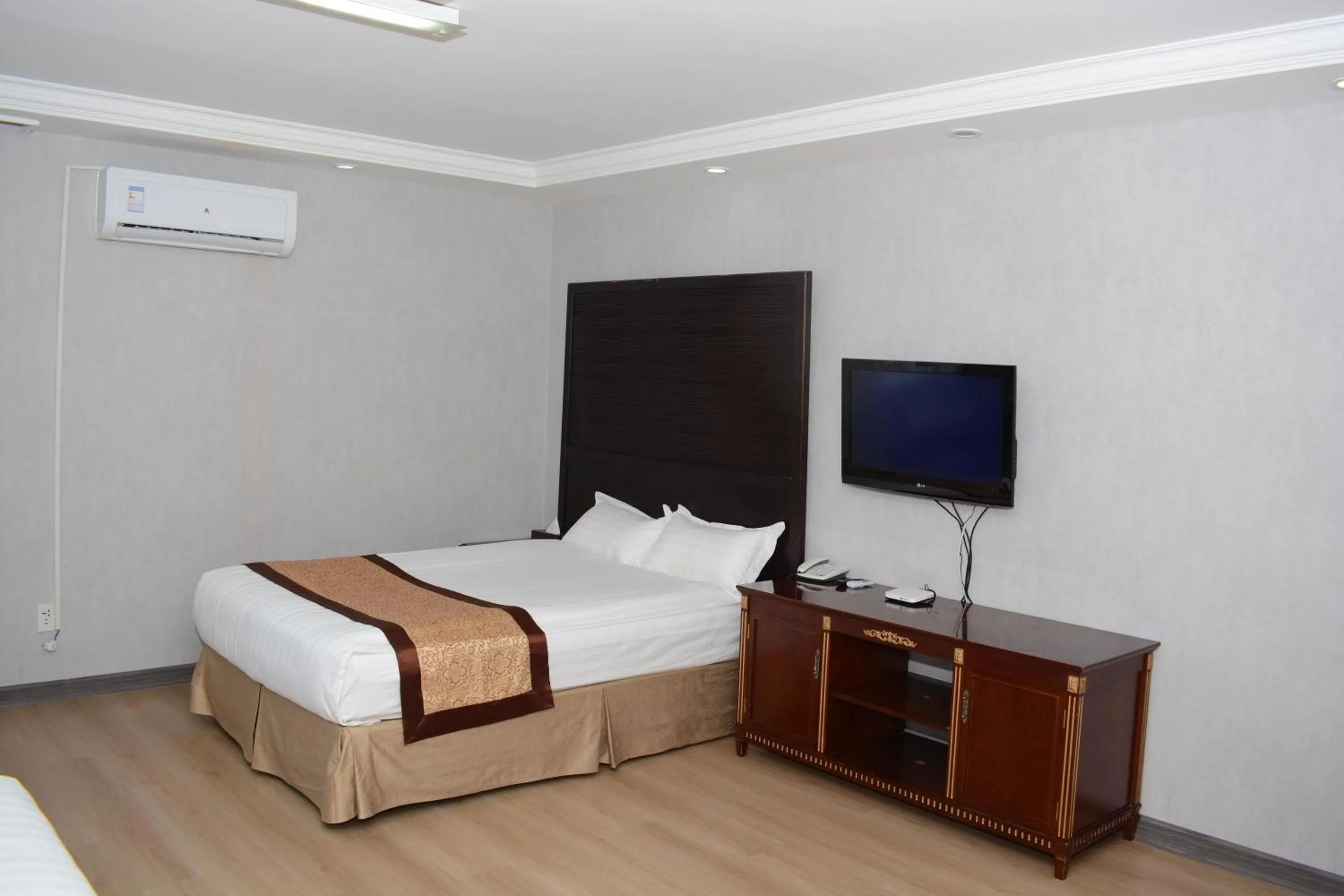 Bed in White House Hotel