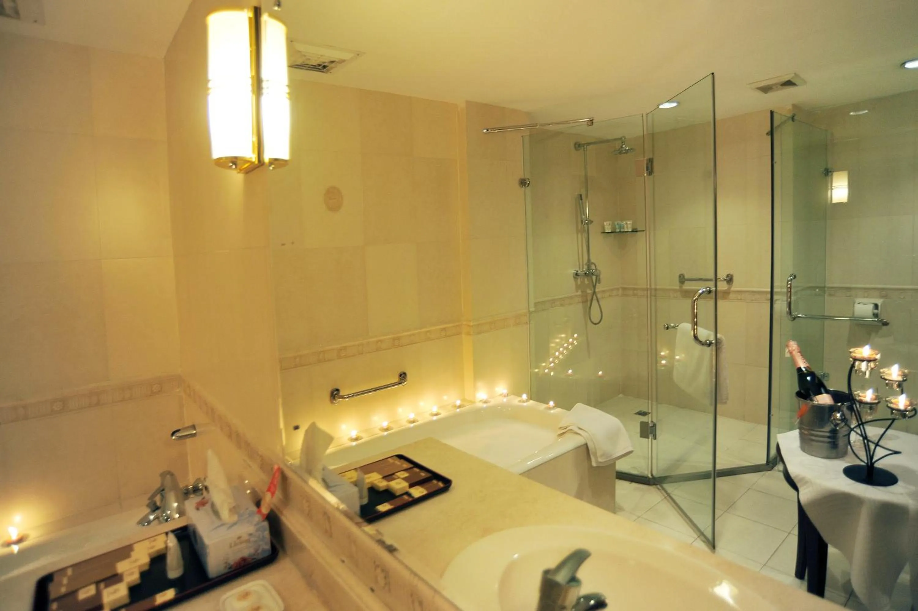 Bathroom in White House Hotel