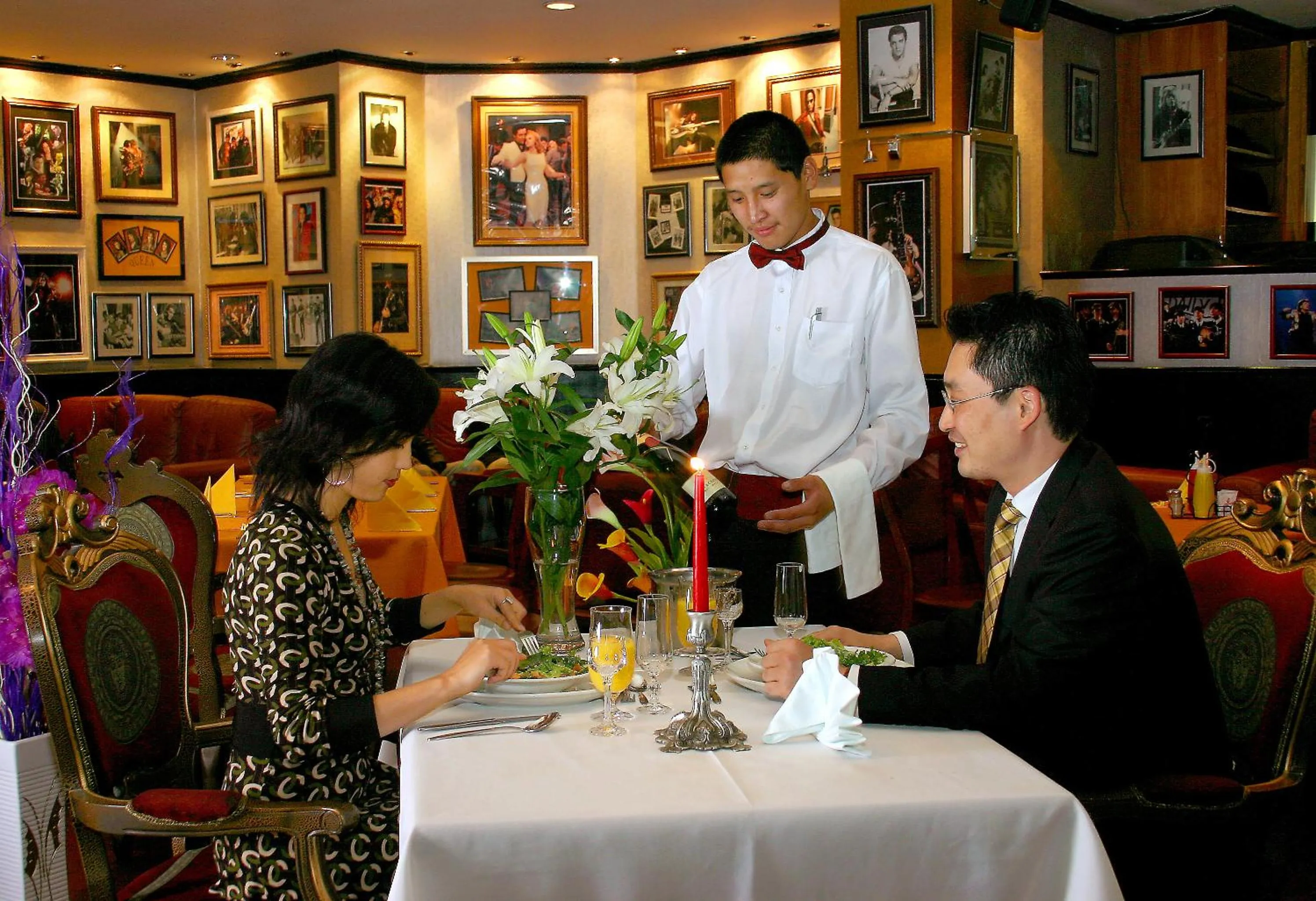 Restaurant/places to eat in White House Hotel