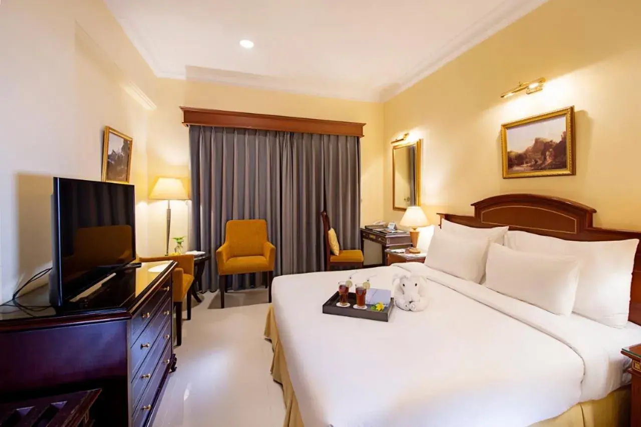 Deluxe Double or Twin Room with Breakfast in Blue Sky Pandurata Hotel Cikini Deluxe Double or Twin Room with Breakfast in Blue Sky Pandurata Hotel Cikini