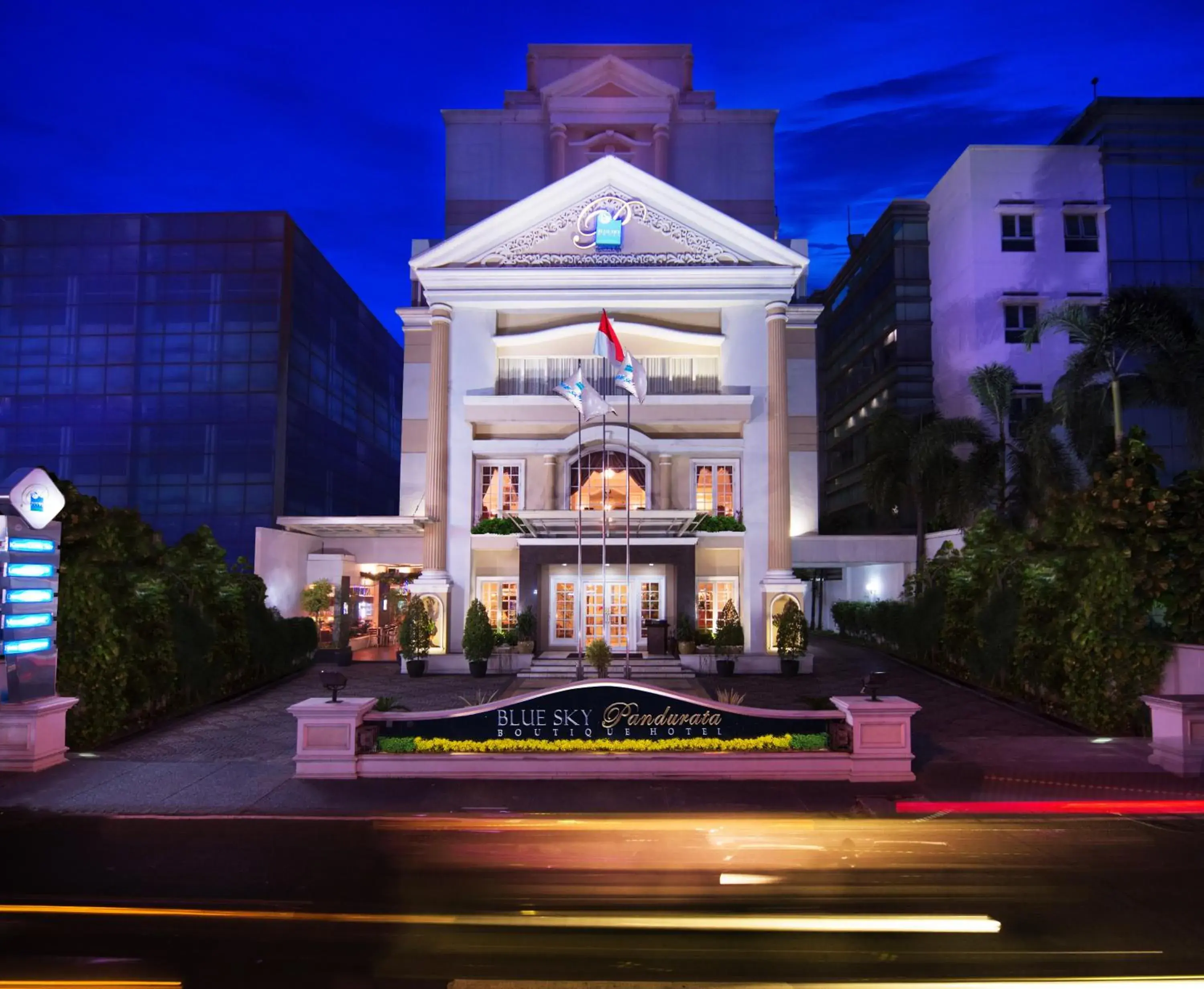 Facade/entrance in Blue Sky Pandurata Hotel Cikini Facade/entrance in Blue Sky Pandurata Hotel Cikini